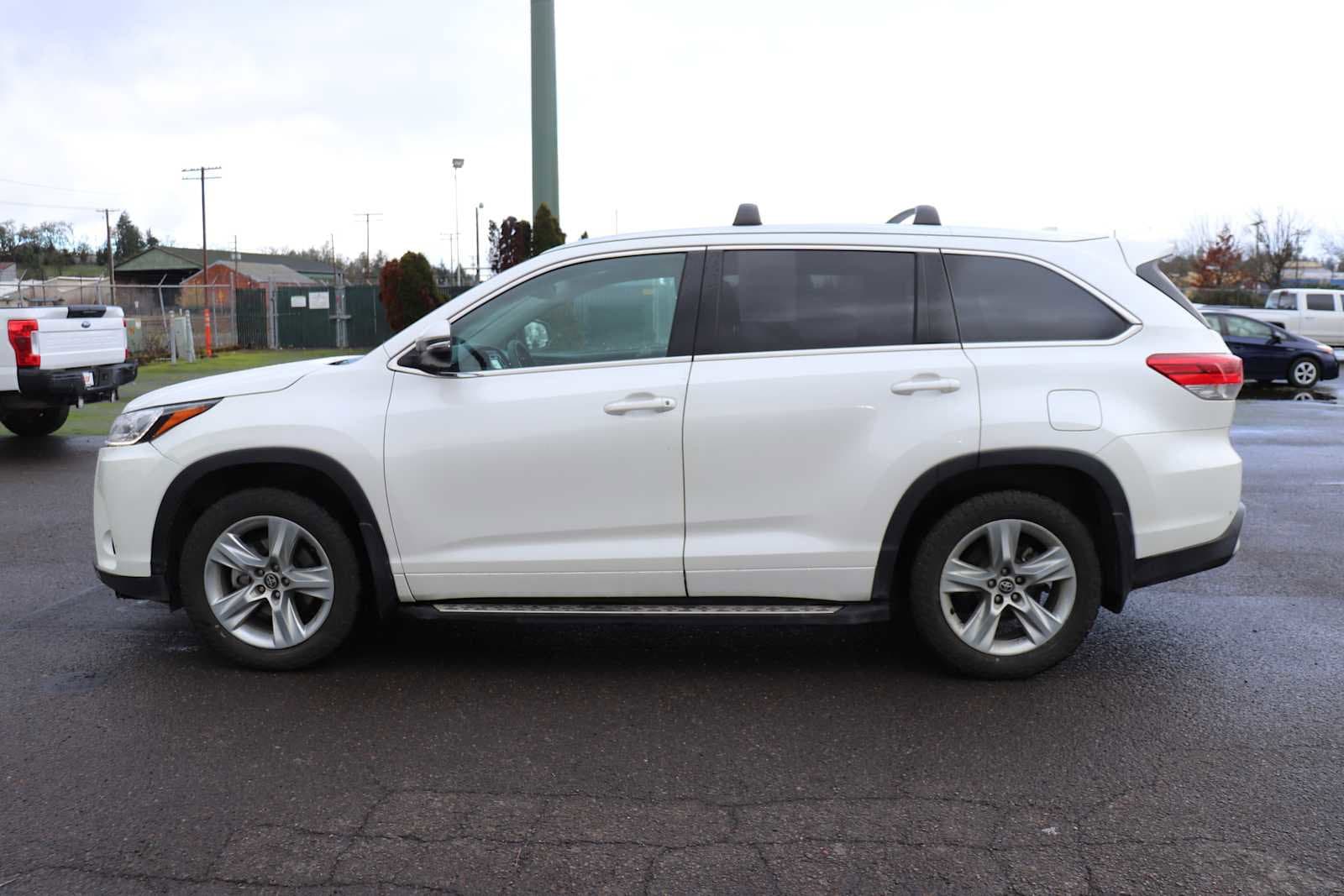 Thumbnail: 2019 Toyota Highlander - 8