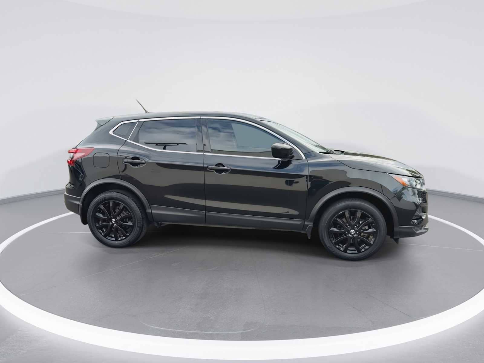 Thumbnail: 2022 Nissan Rogue Sport - 9