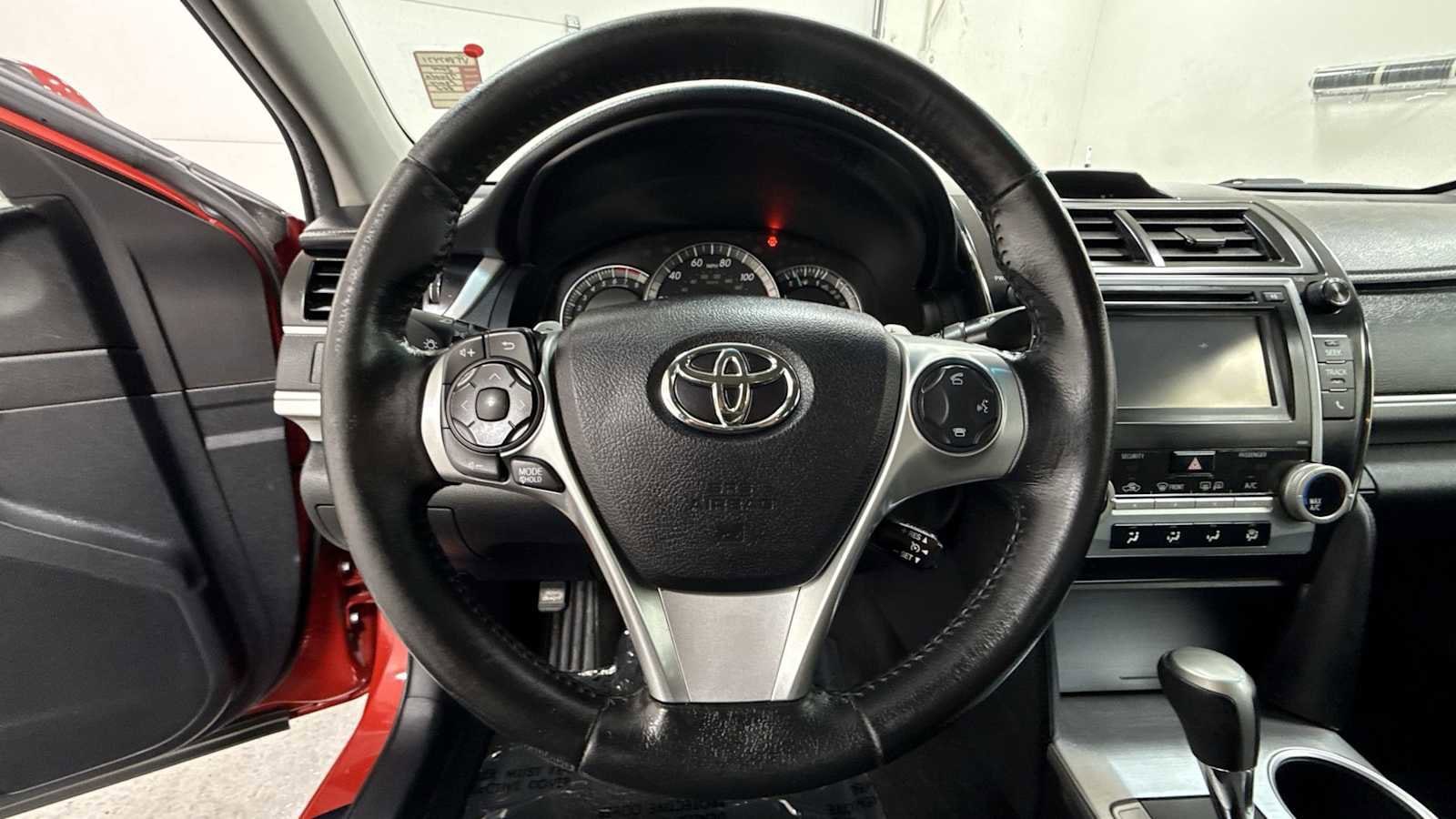 Thumbnail: 2014 Toyota Camry - 16