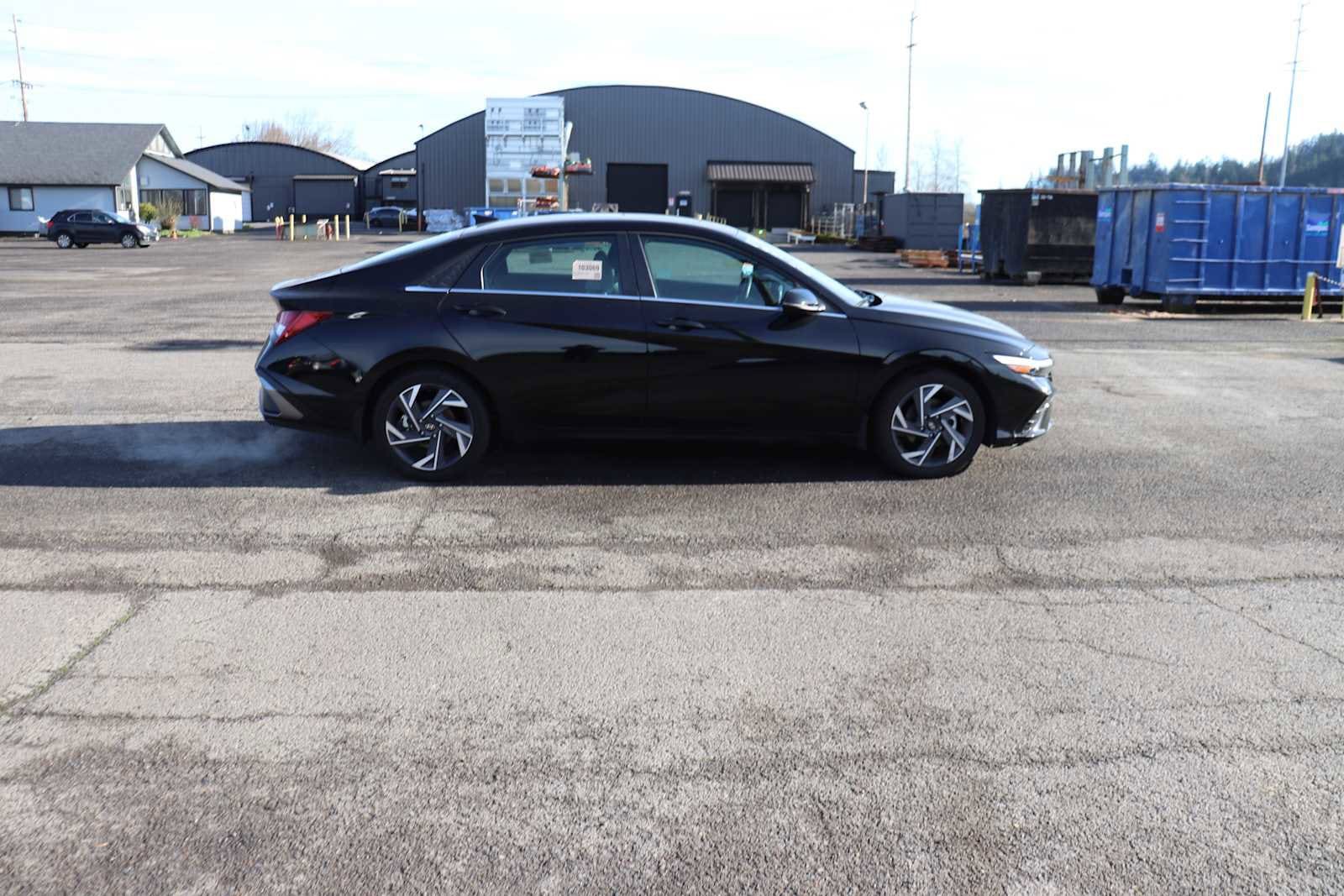 Thumbnail: 2025 Hyundai Elantra - 4