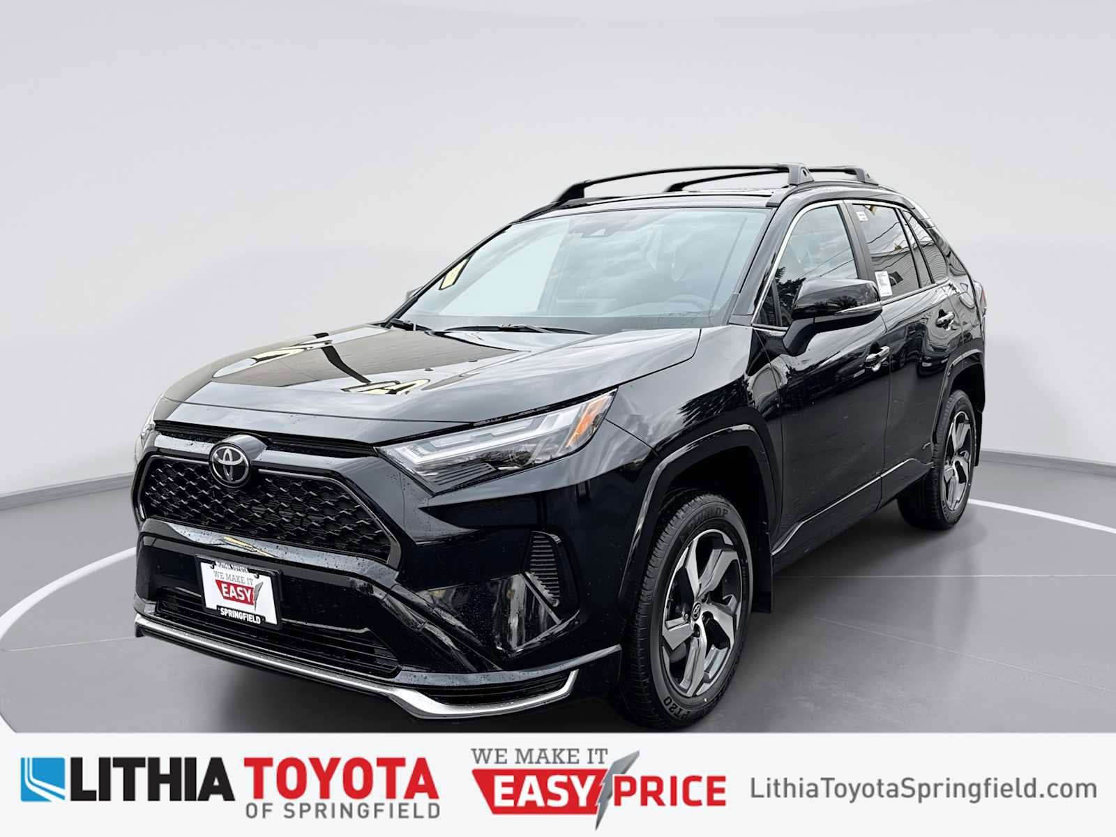 2025 Toyota RAV4 SE's photo