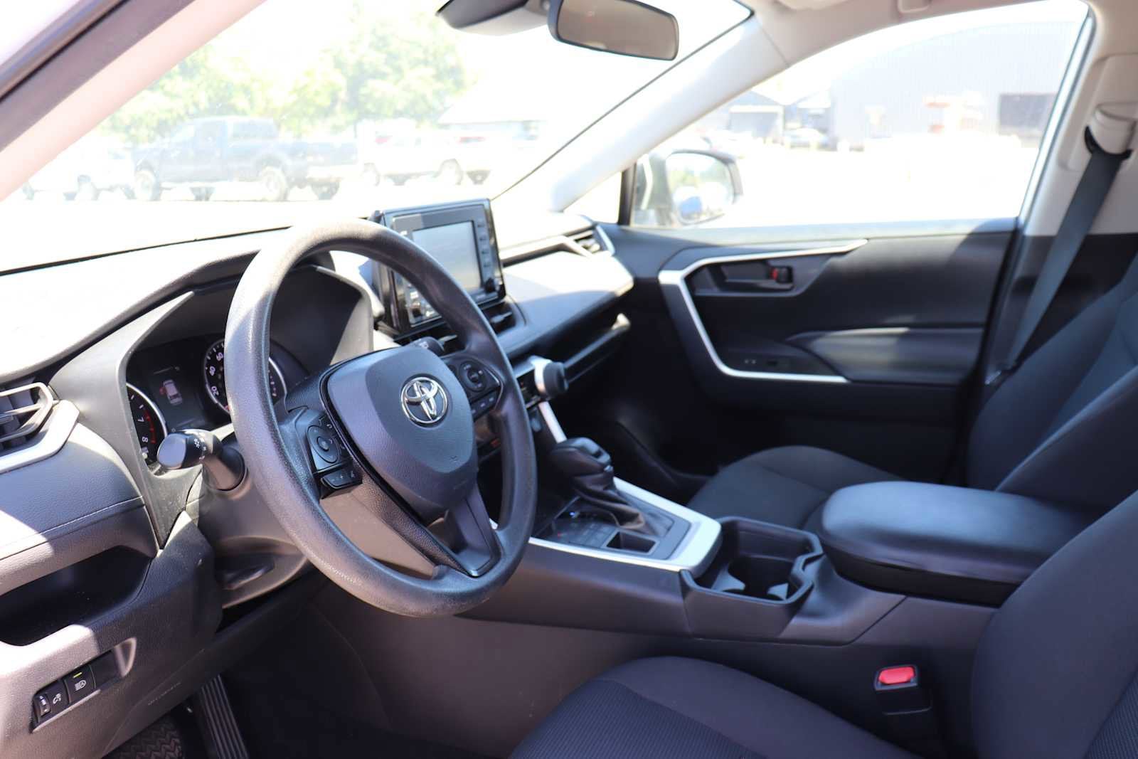 Thumbnail: 2021 Toyota RAV4 - 10