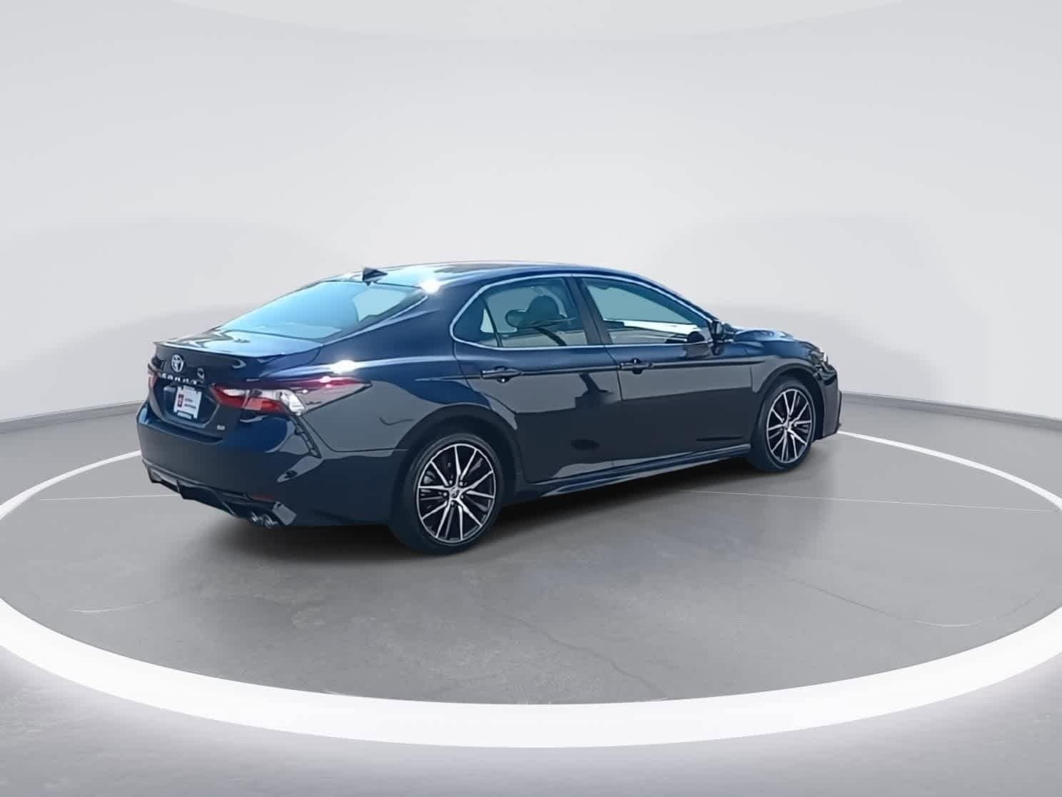 Thumbnail: 2022 Toyota Camry - 8