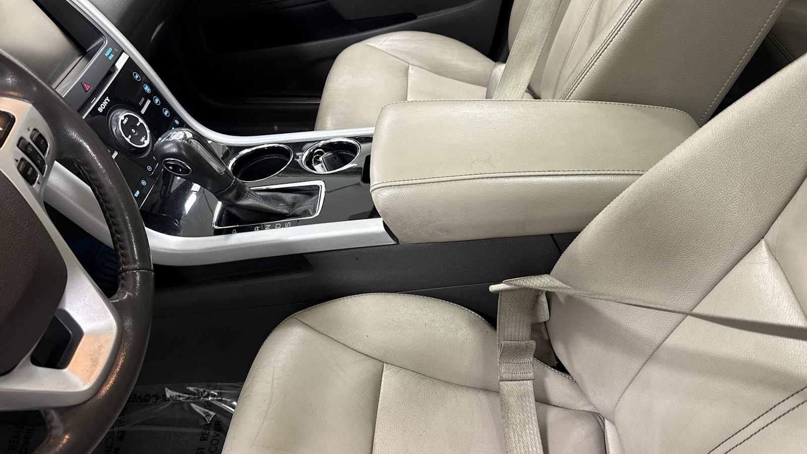 Thumbnail: 2013 Ford Edge - 23