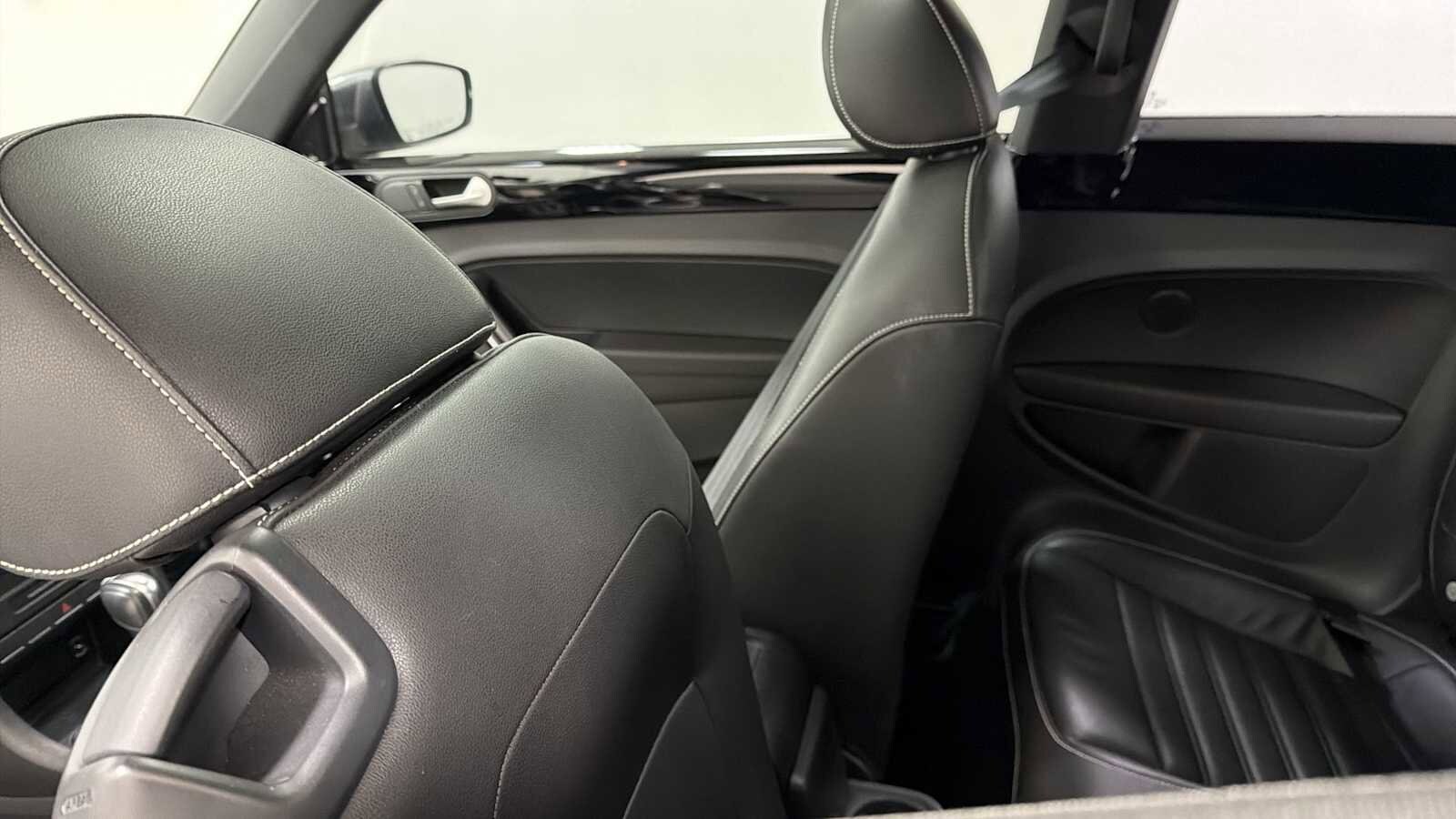 Thumbnail: 2014 Volkswagen Beetle - 27