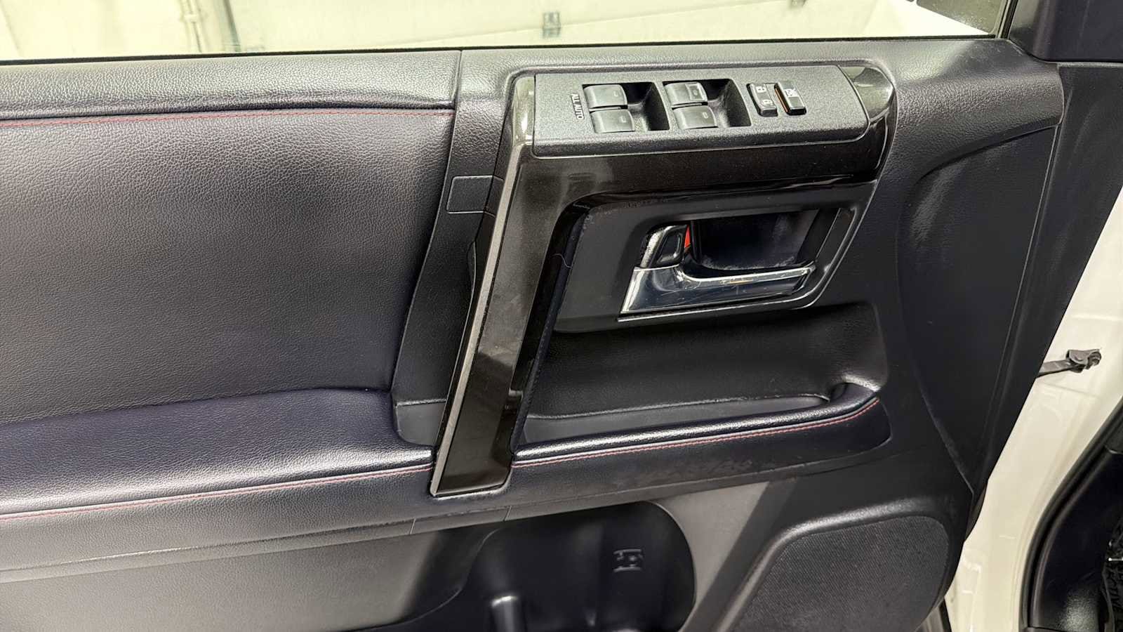 Thumbnail: 2022 Toyota 4Runner - 15