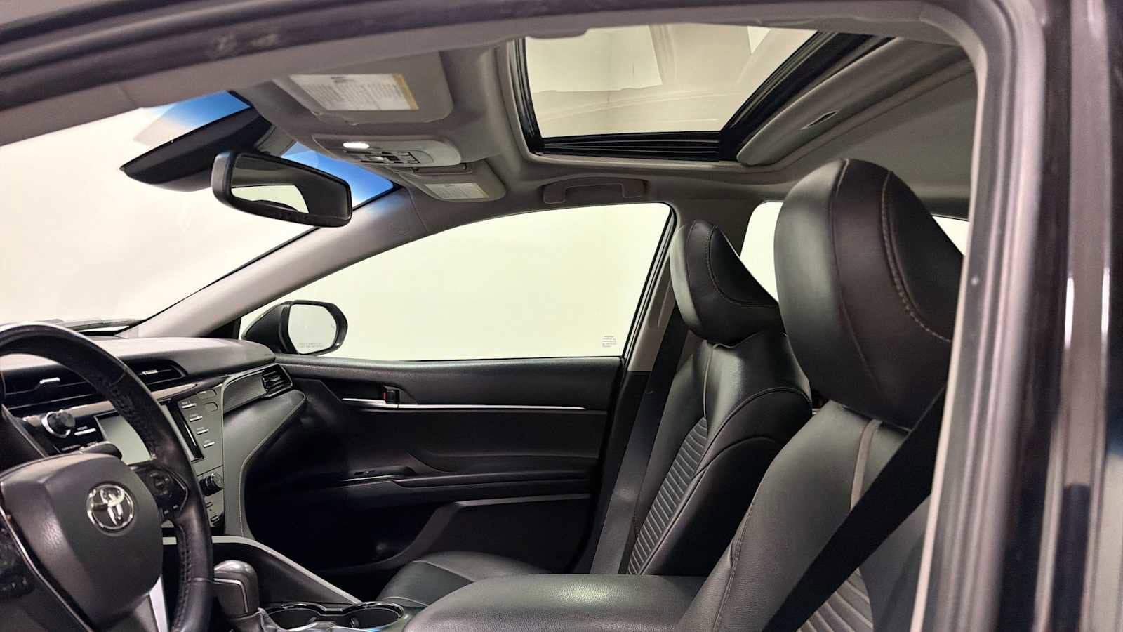 Thumbnail: 2019 Toyota Camry - 23