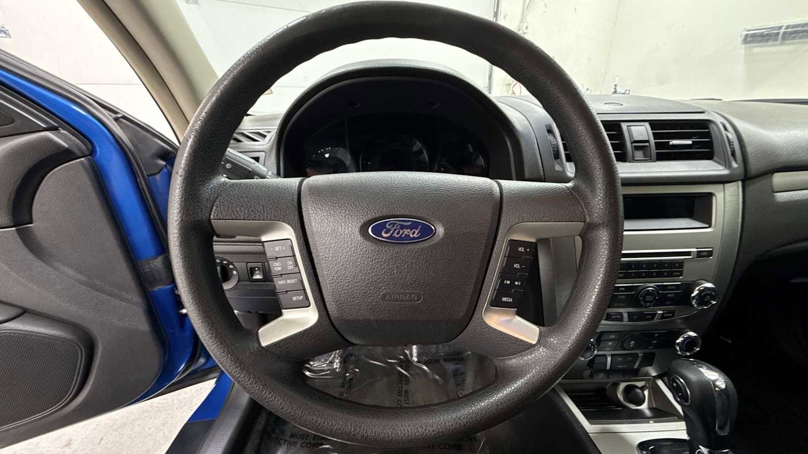 Thumbnail: 2011 Ford Fusion - 16