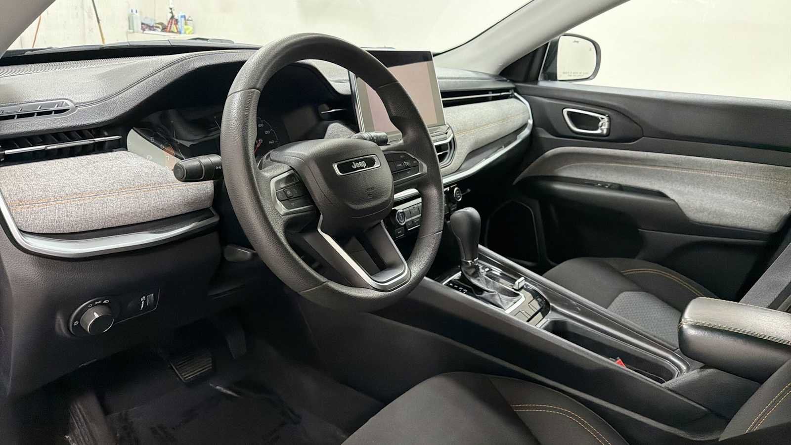 Thumbnail: 2022 Jeep Compass - 12