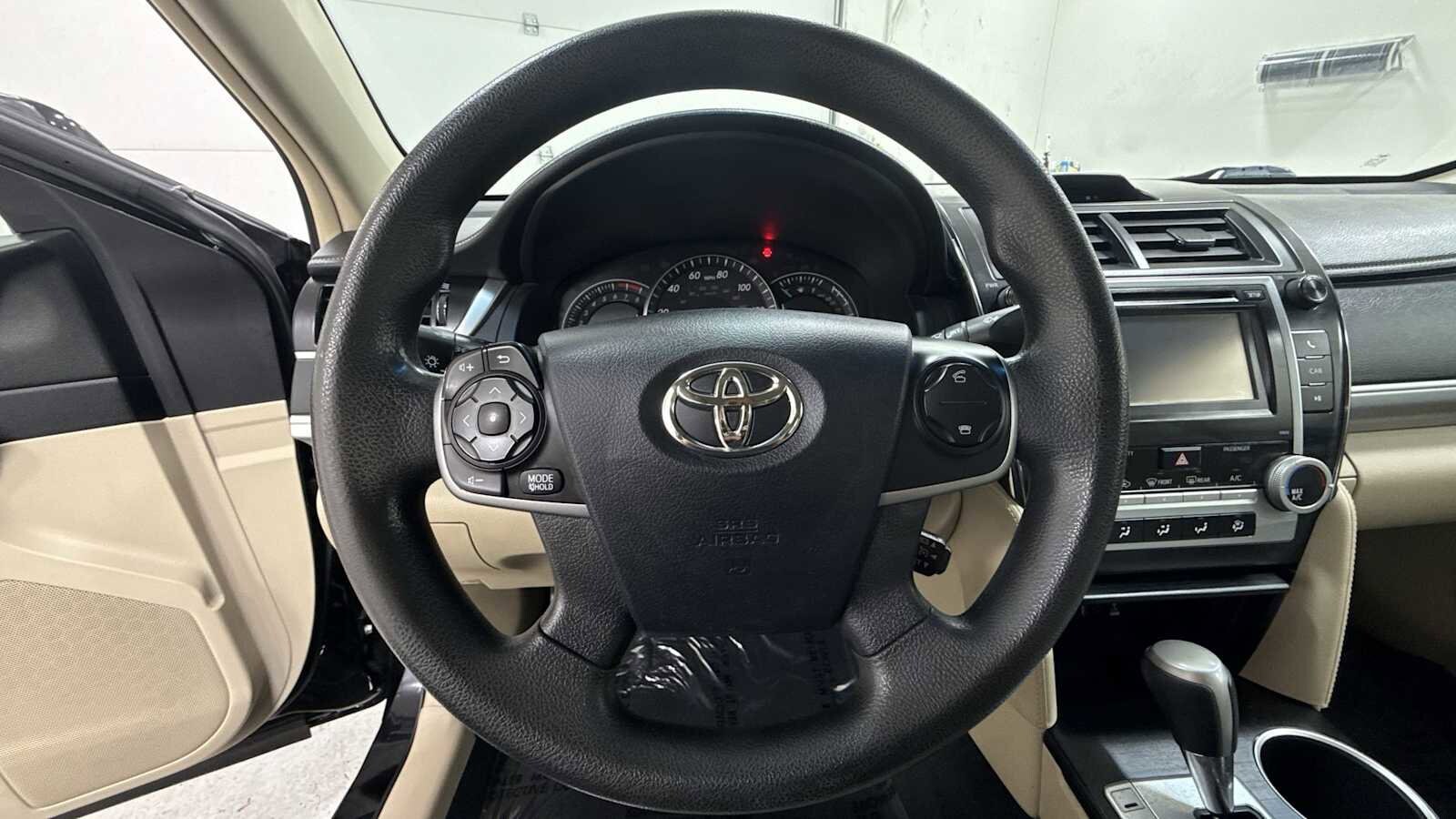 Thumbnail: 2012 Toyota Camry - 16