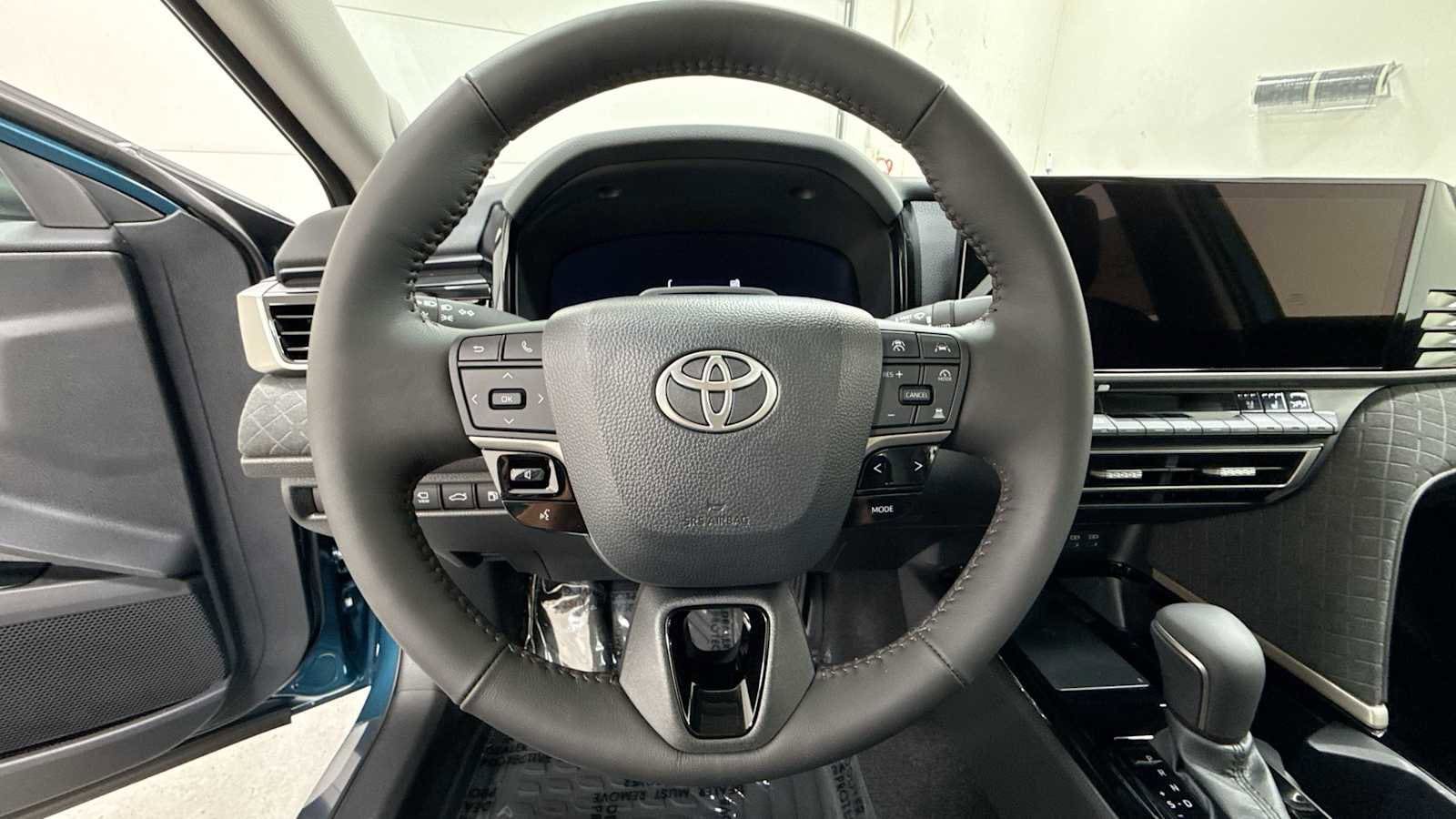 Thumbnail: 2025 Toyota Camry - 16