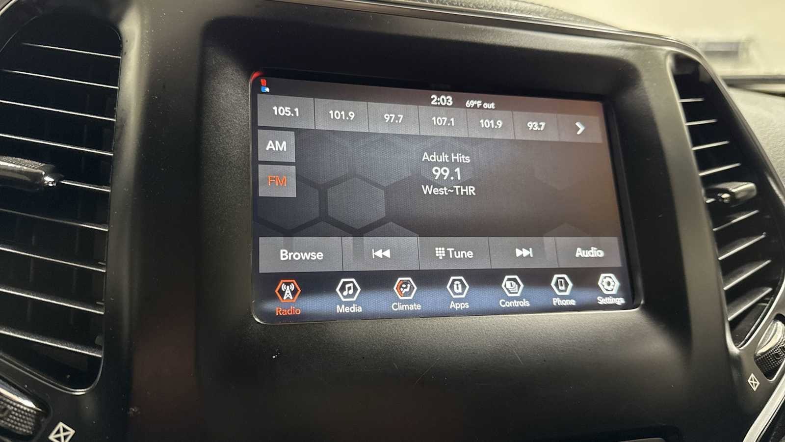 Thumbnail: 2021 Jeep Cherokee - 18