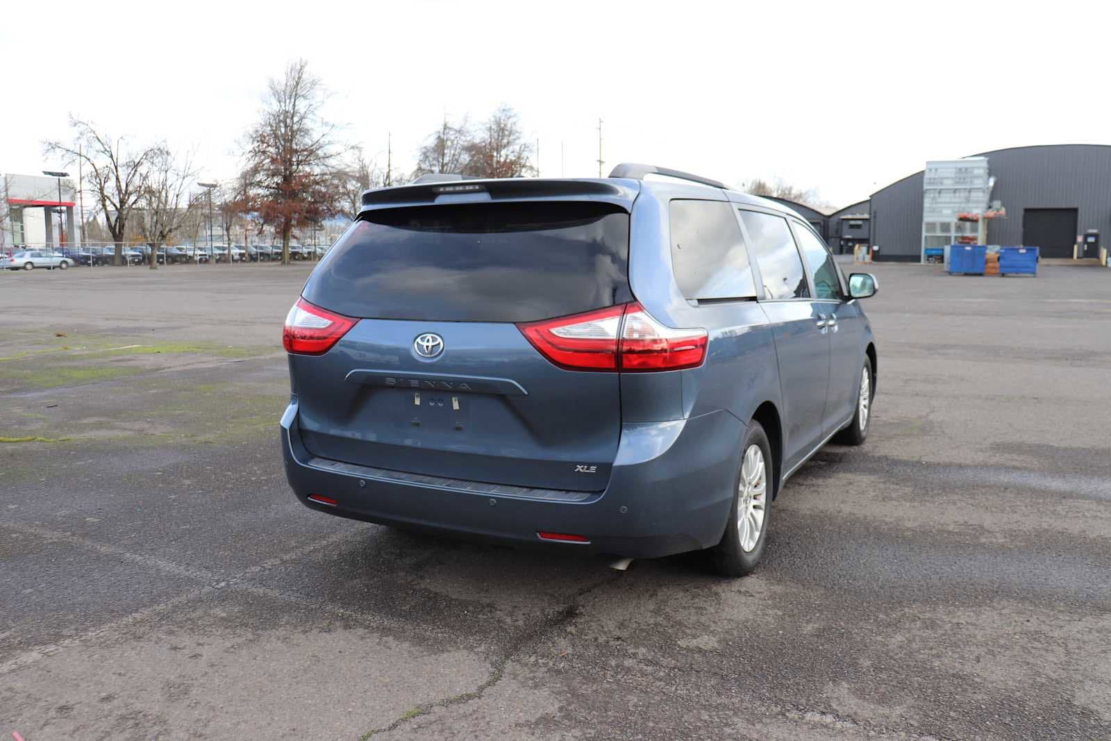 Thumbnail: 2016 Toyota Sienna - 5