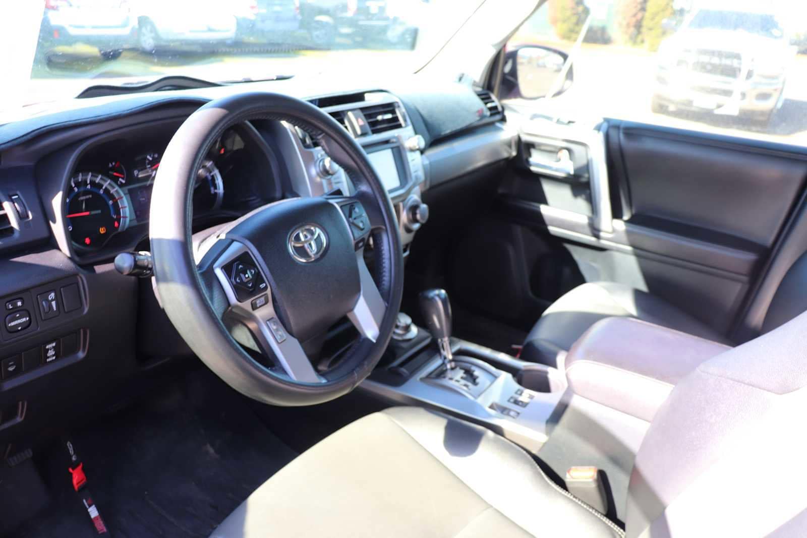 Thumbnail: 2016 Toyota 4Runner - 10