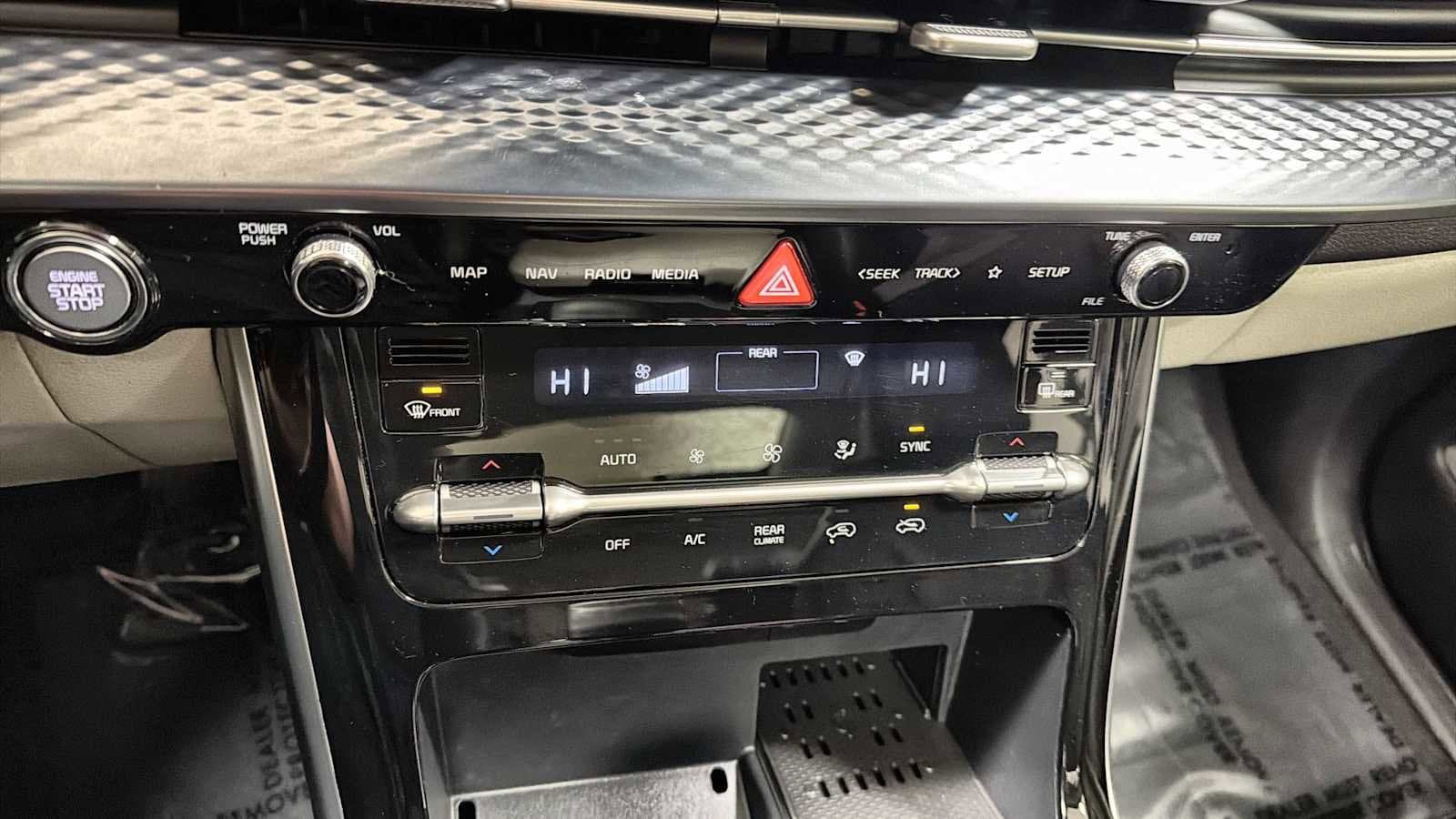 Thumbnail: 2022 Kia Carnival - 21