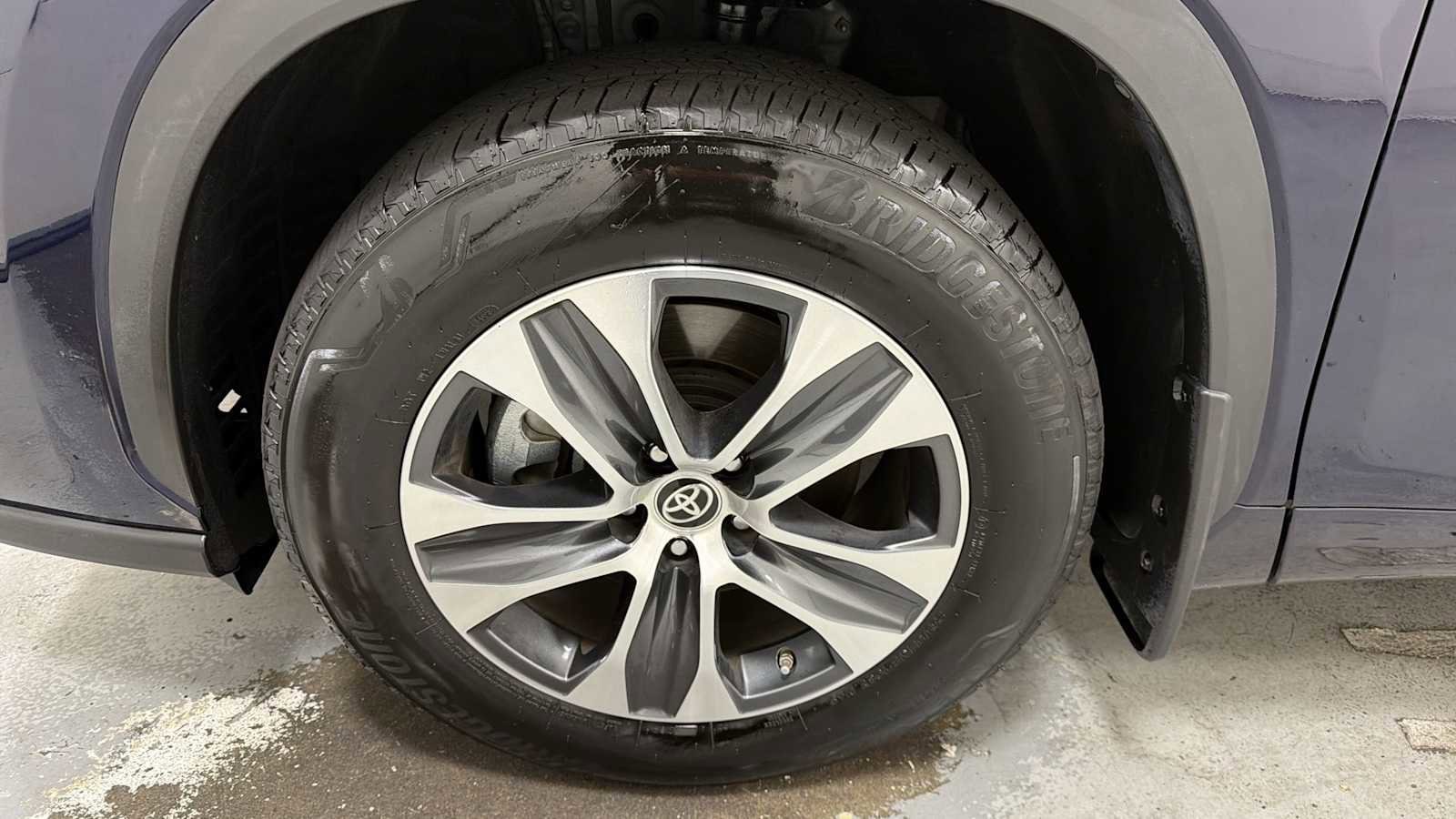 Thumbnail: 2024 Toyota Highlander - 10