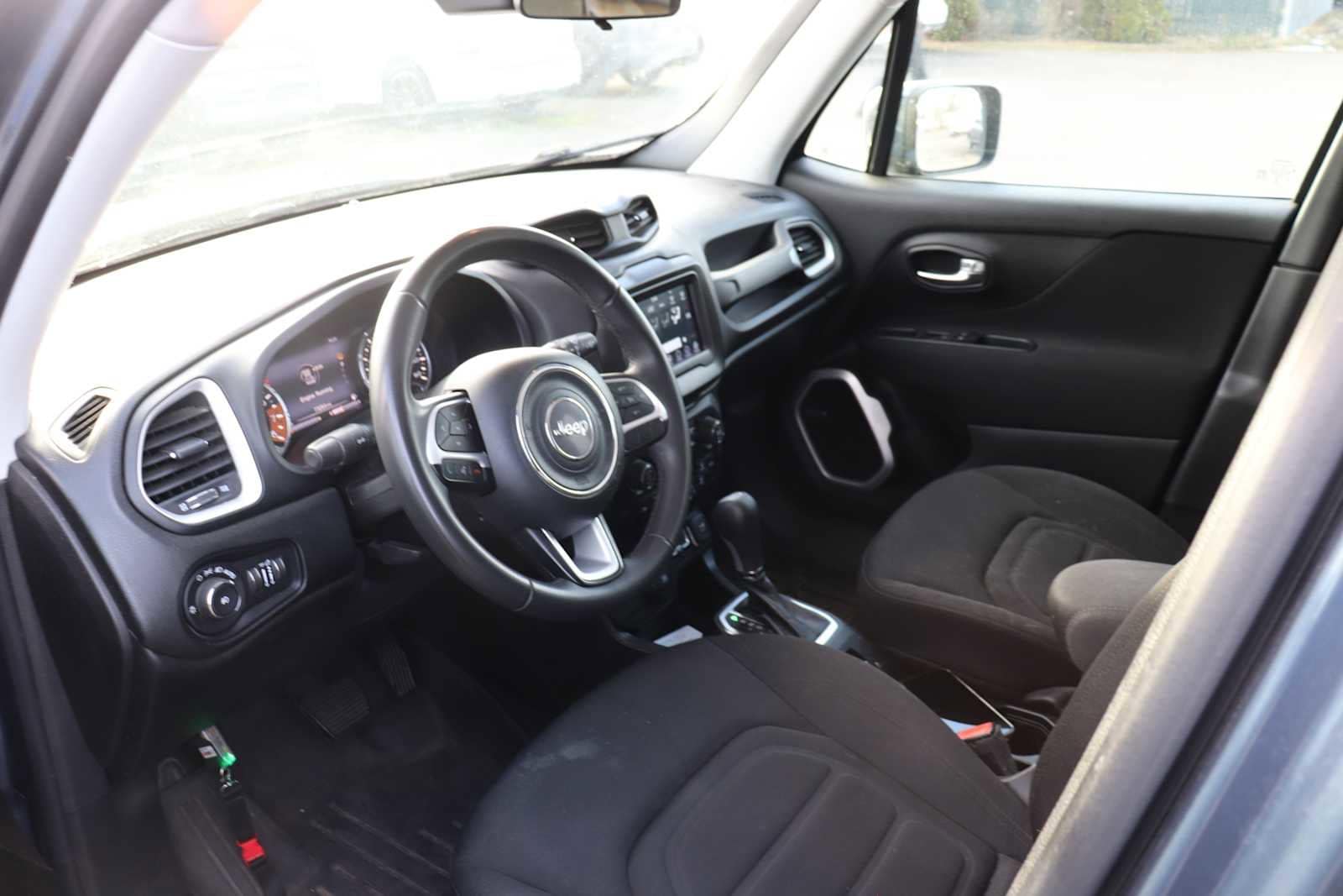 Thumbnail: 2021 Jeep Renegade - 10