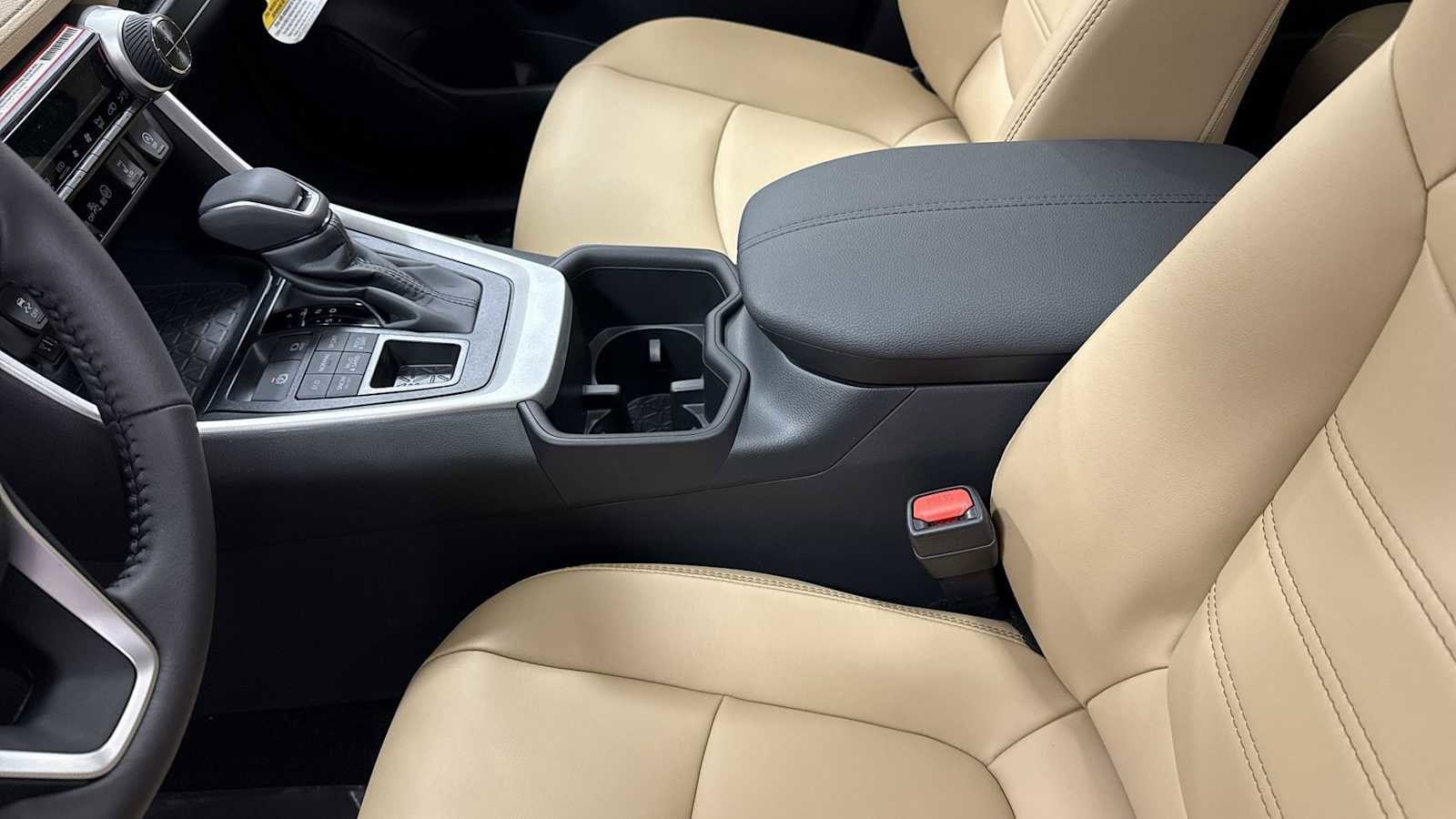 Thumbnail: 2025 Toyota RAV4 - 23