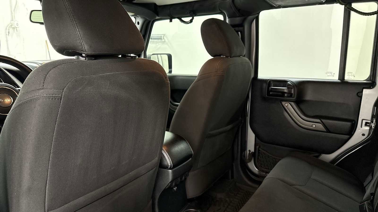 Thumbnail: 2017 Jeep Wrangler - 23