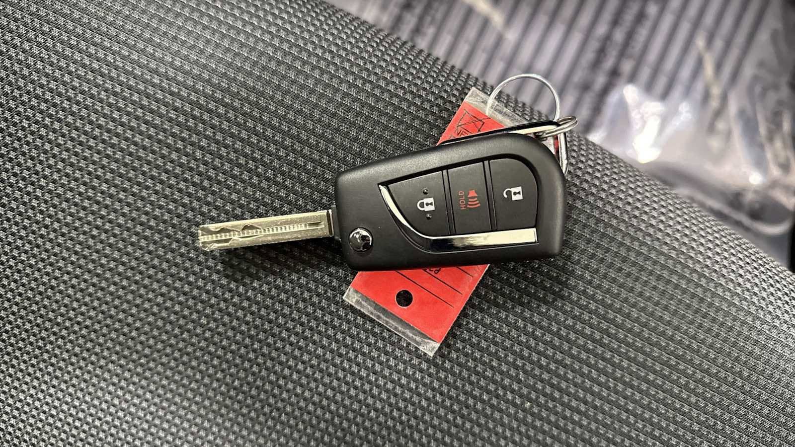 Thumbnail: 2025 Toyota RAV4 - 31