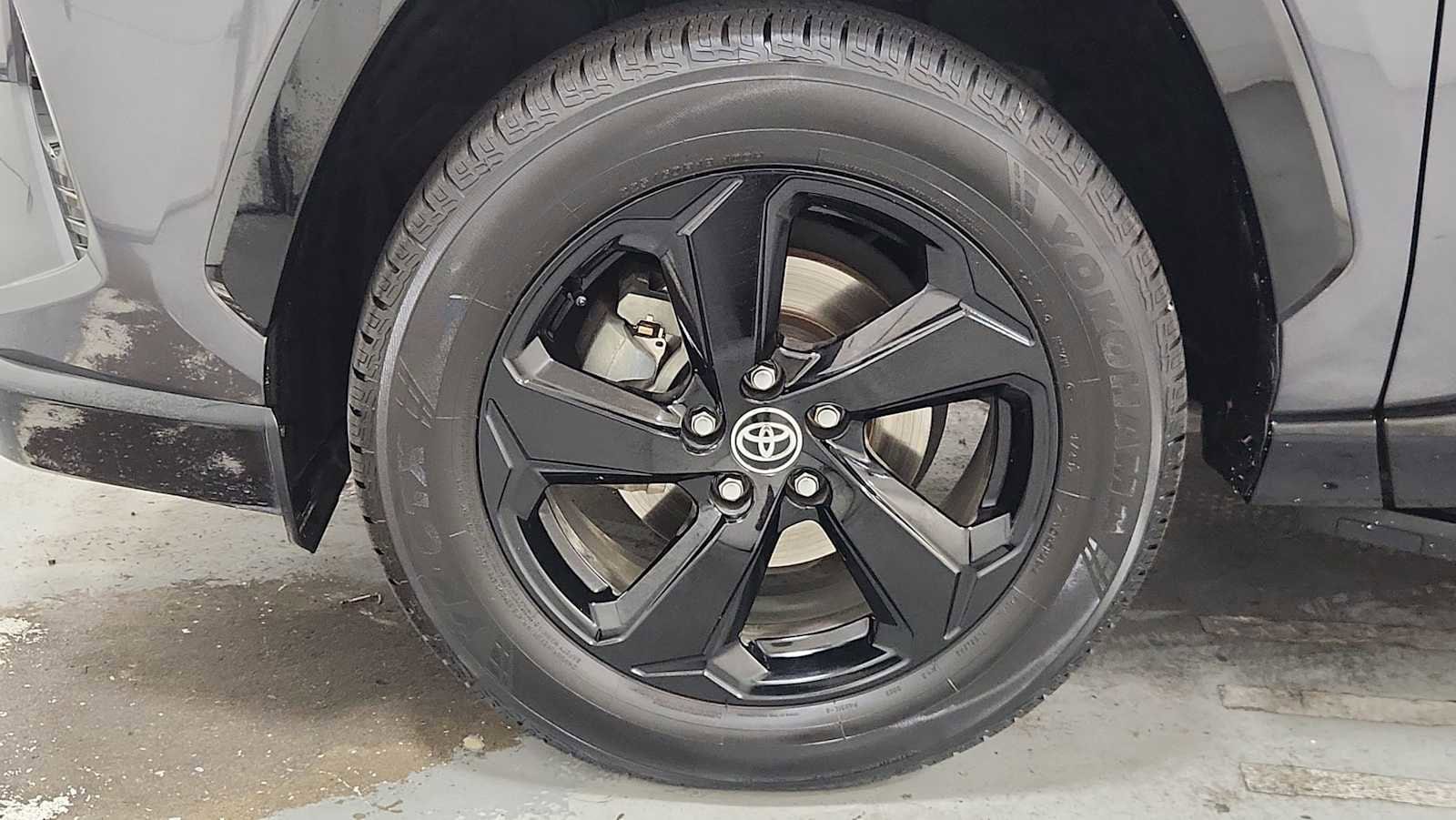 Thumbnail: 2020 Toyota RAV4 - 10