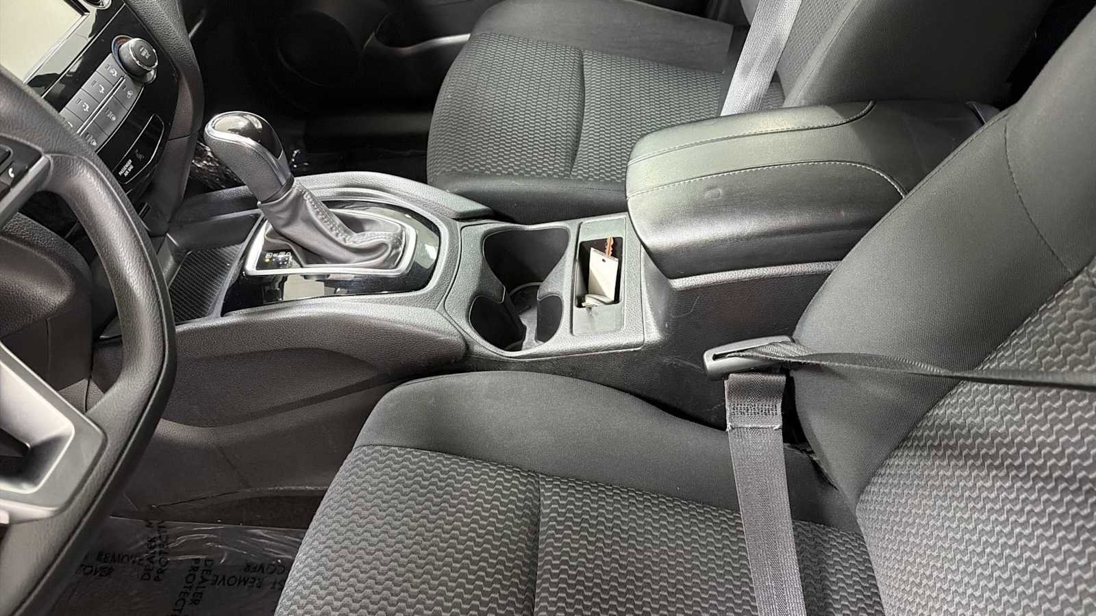 Thumbnail: 2022 Nissan Rogue Sport - 22