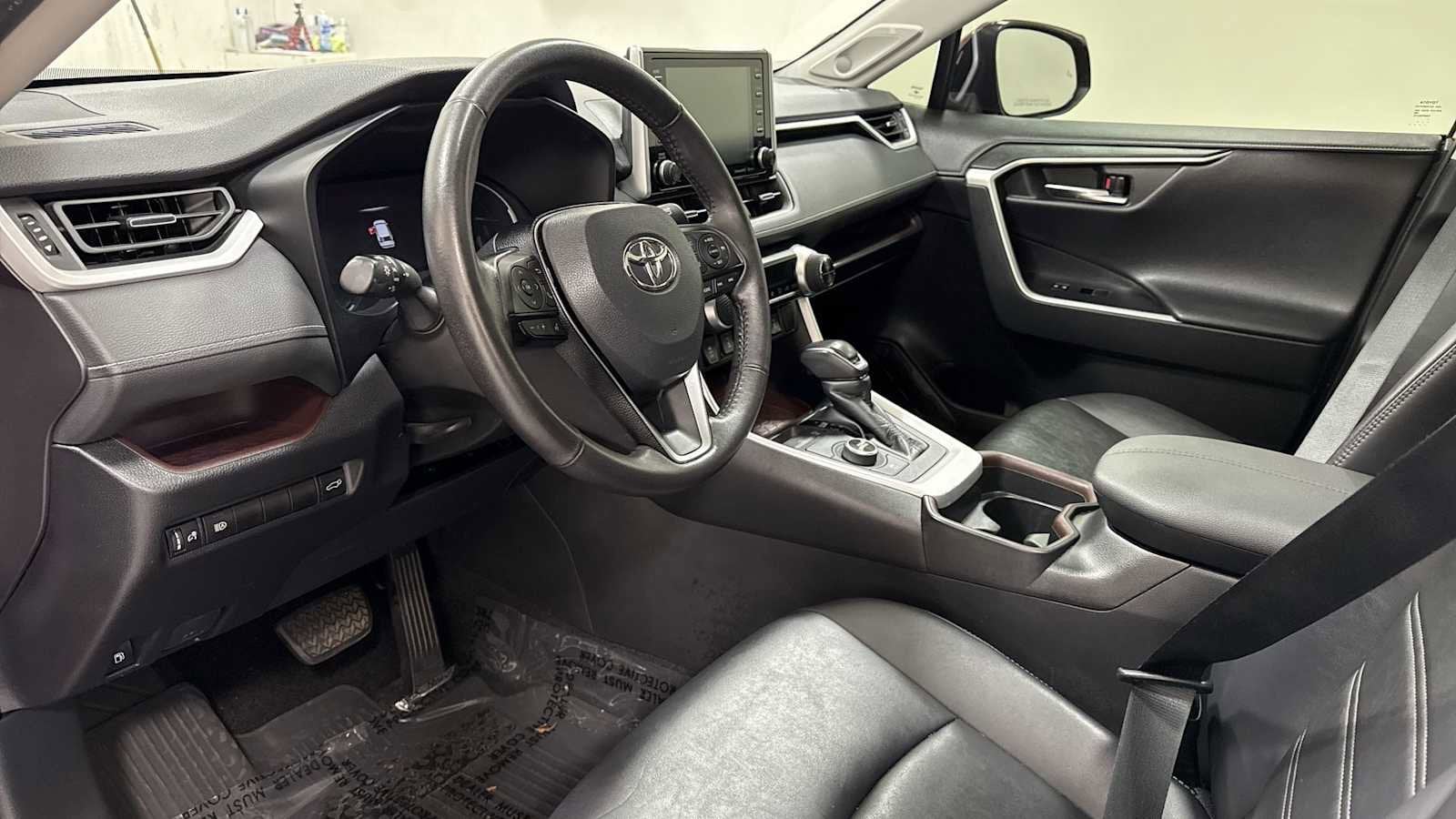 Thumbnail: 2021 Toyota RAV4 - 12