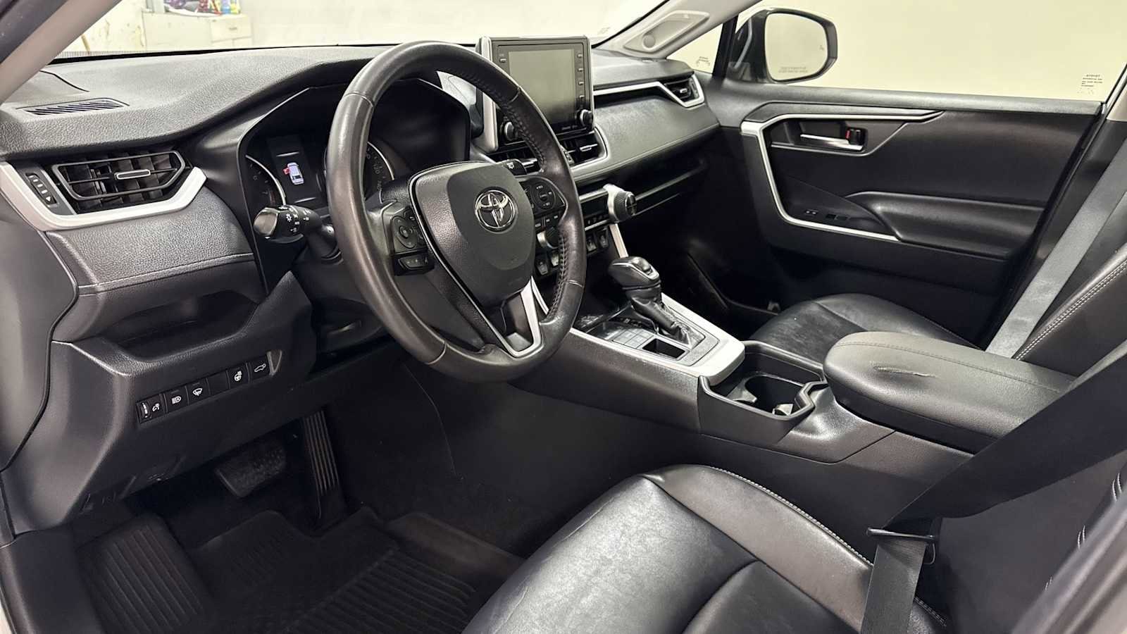 Thumbnail: 2020 Toyota RAV4 - 12