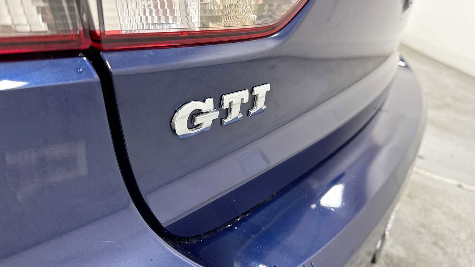 Thumbnail: 2013 Volkswagen Golf - 27