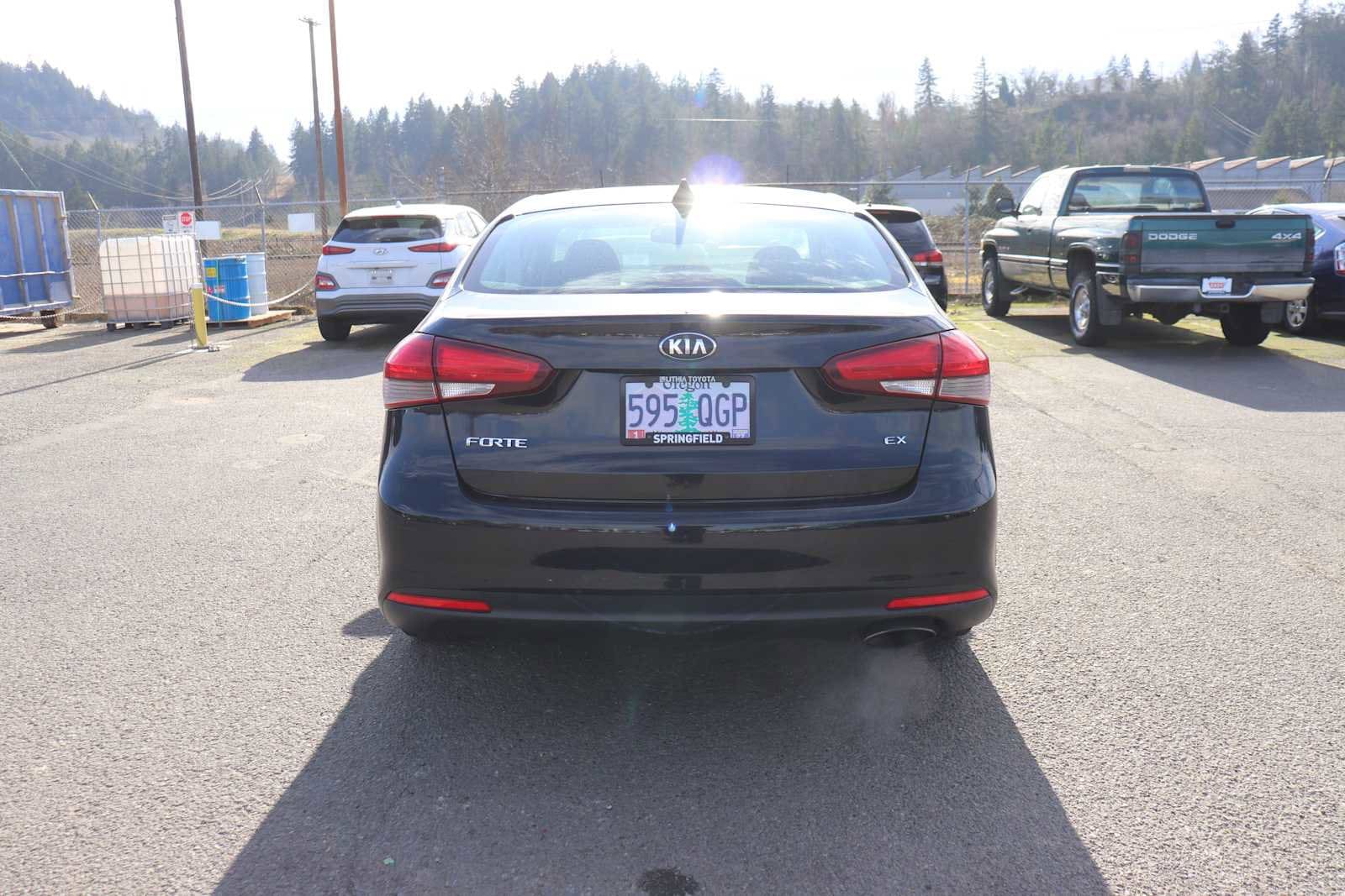 Thumbnail: 2017 Kia Forte - 6