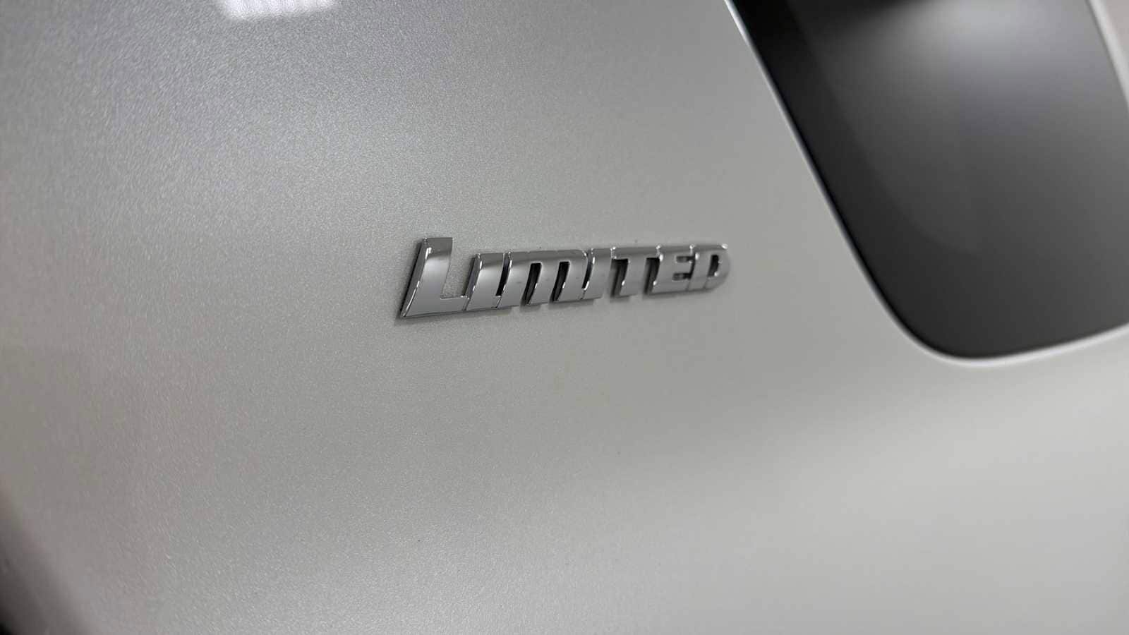 Thumbnail: 2015 Toyota 4Runner - 29