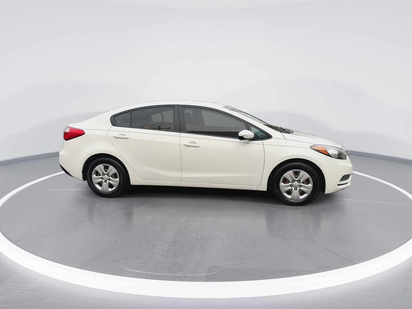 Thumbnail: 2016 Kia Forte - 9