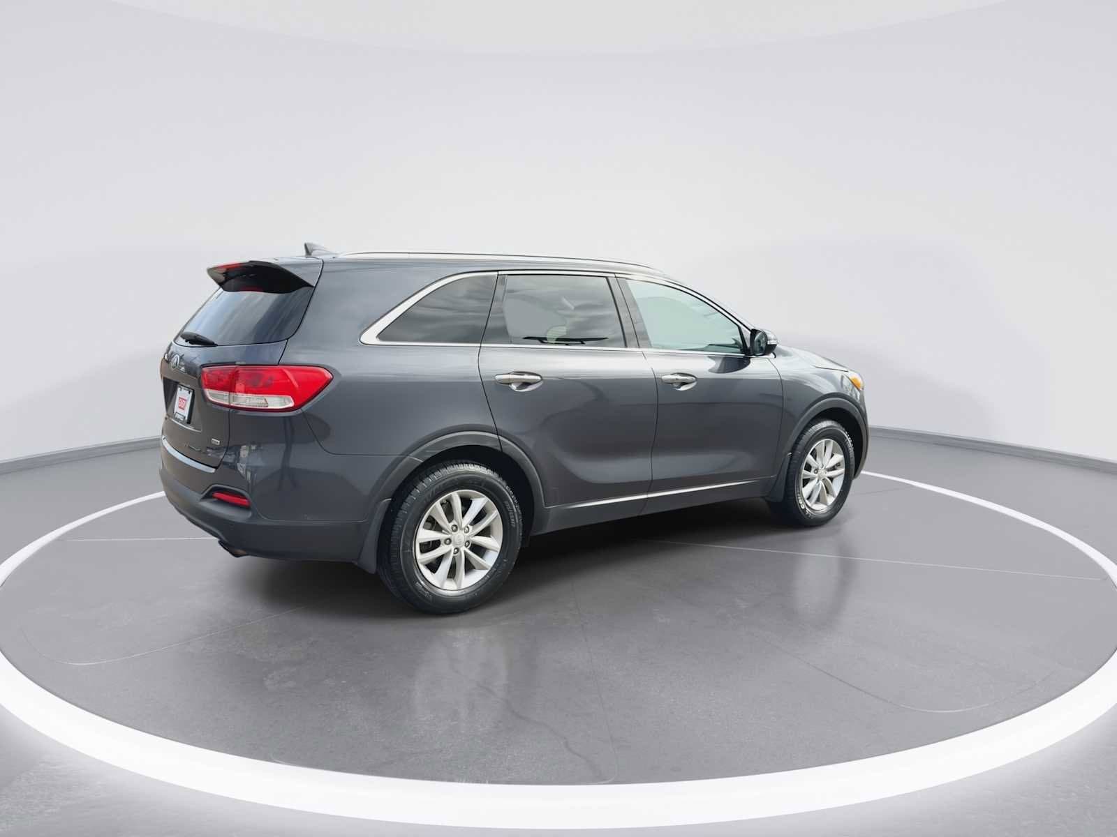 Thumbnail: 2017 Kia Sorento - 8