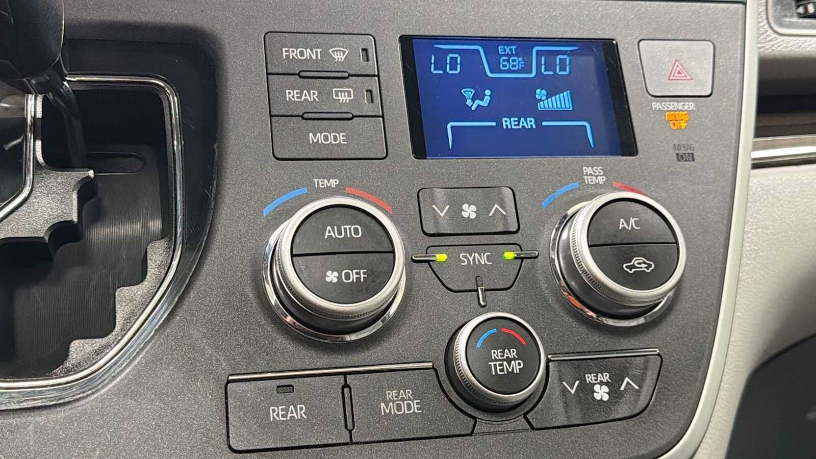 Thumbnail: 2020 Toyota Sienna - 21