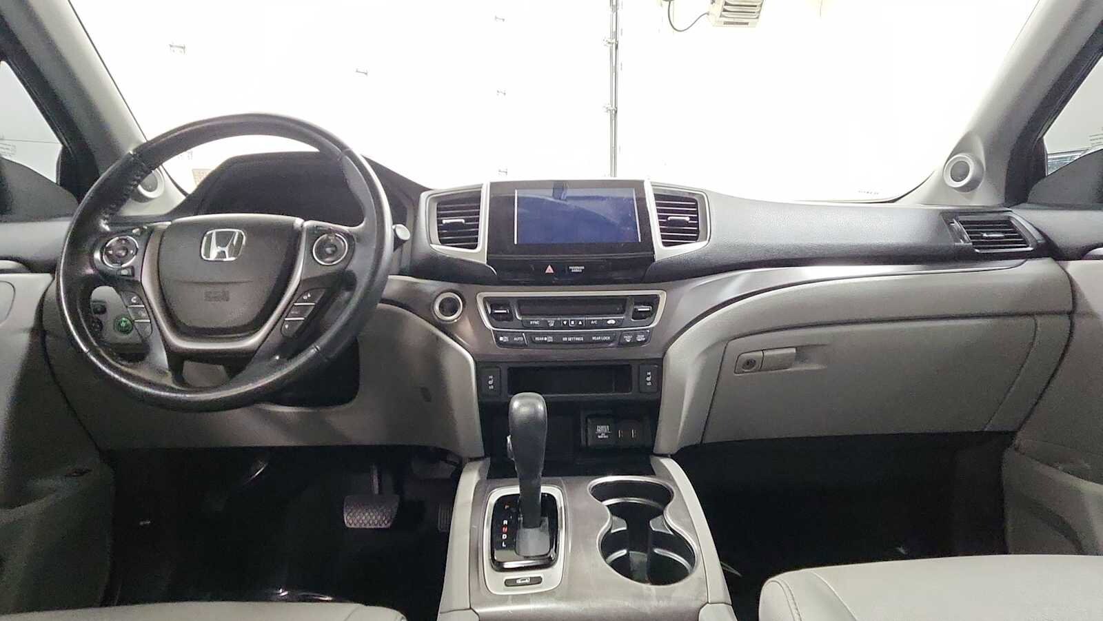 Thumbnail: 2017 Honda Pilot - 27