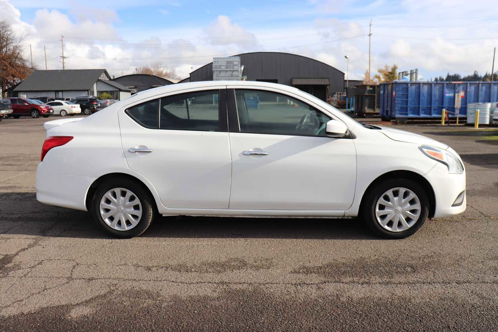 2019 Nissan Versa 1.6 SV photo 3