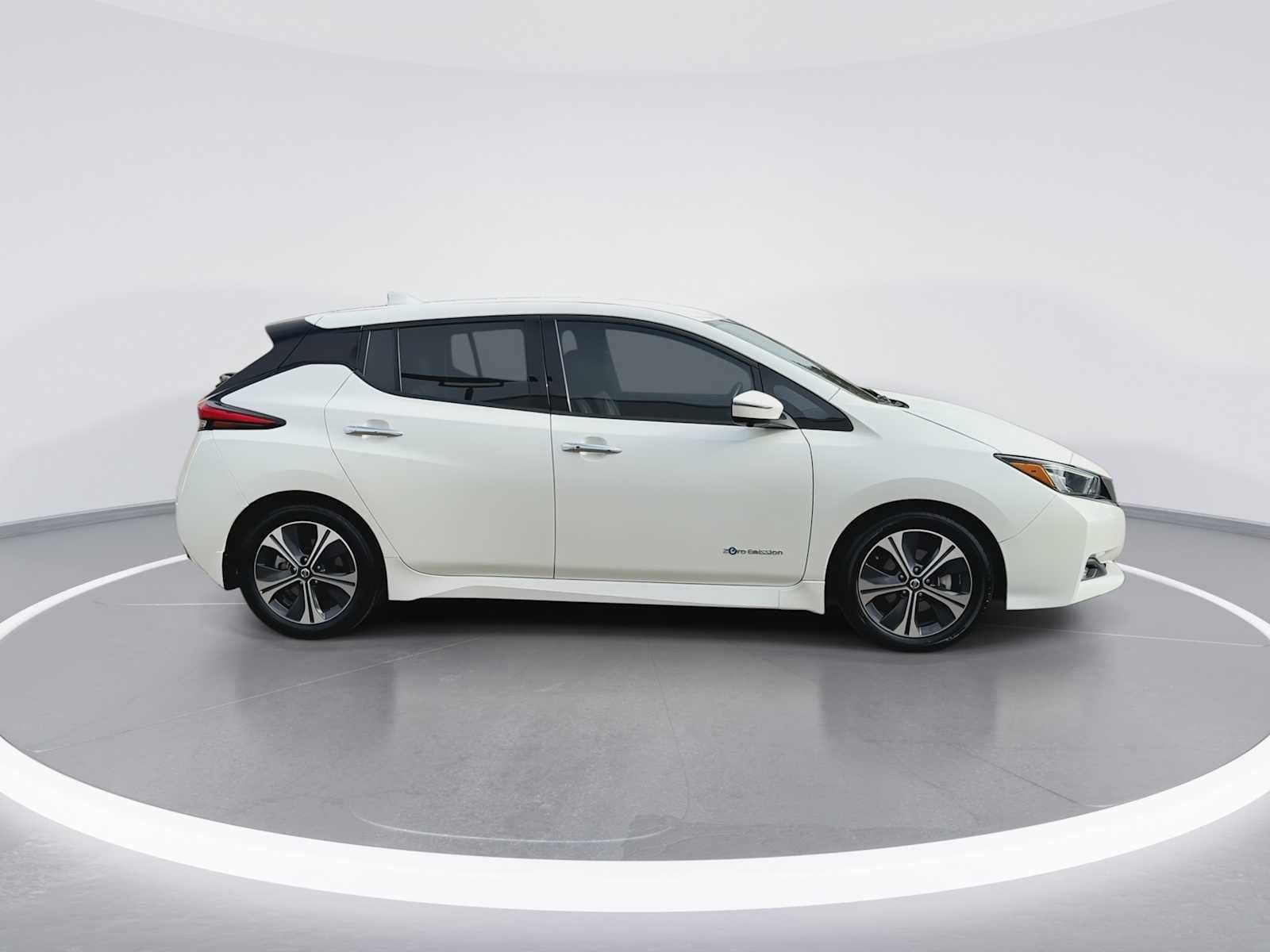 Thumbnail: 2018 Nissan Leaf - 9