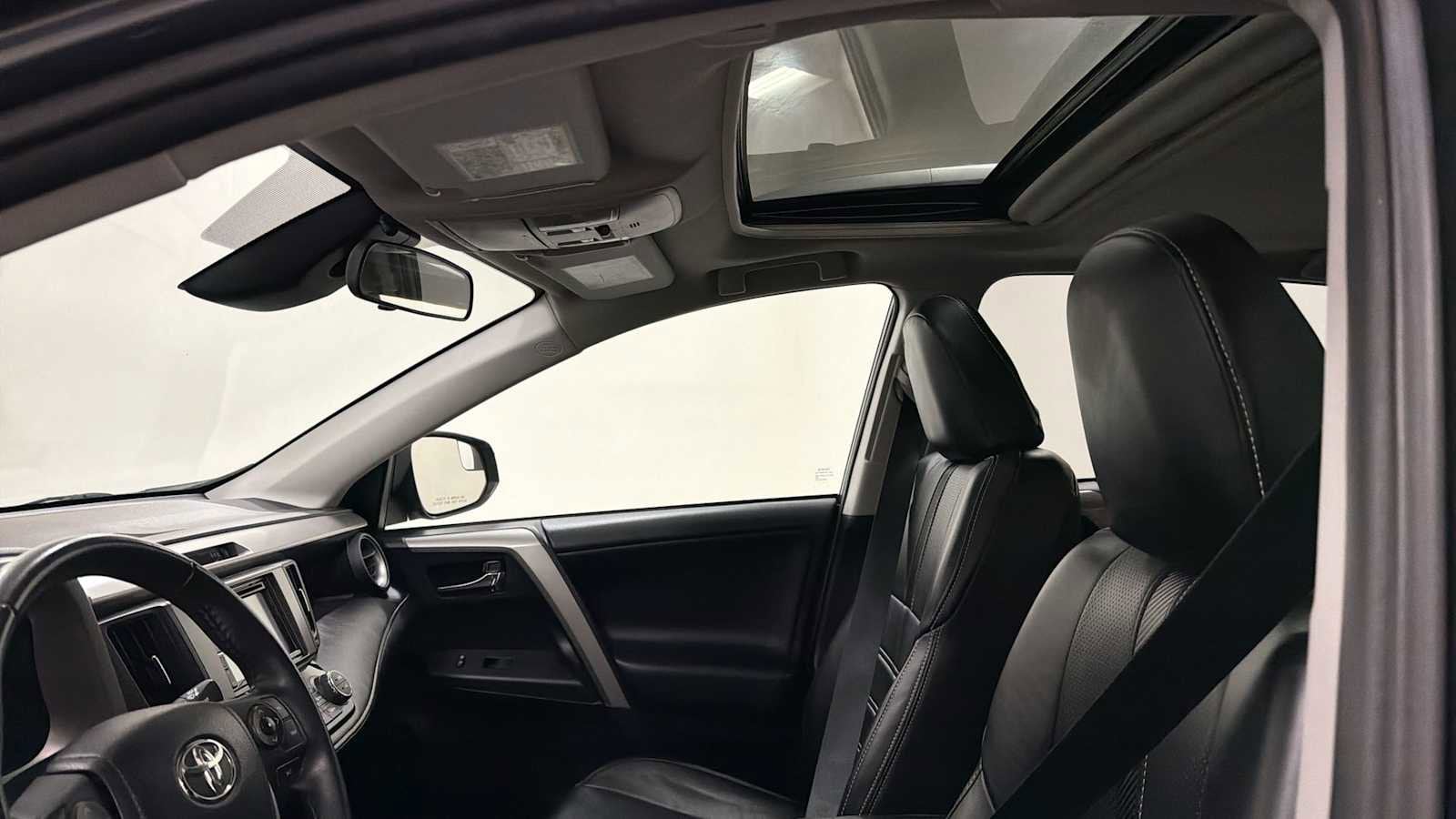 Thumbnail: 2017 Toyota RAV4 - 24