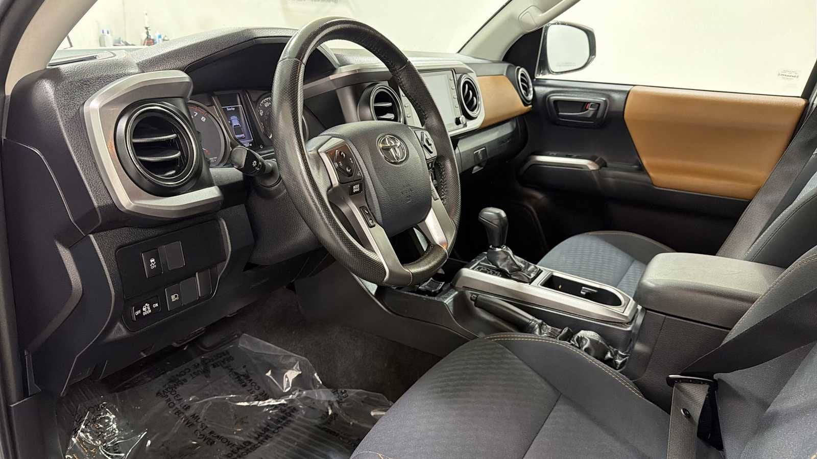 Thumbnail: 2020 Toyota Tacoma - 12