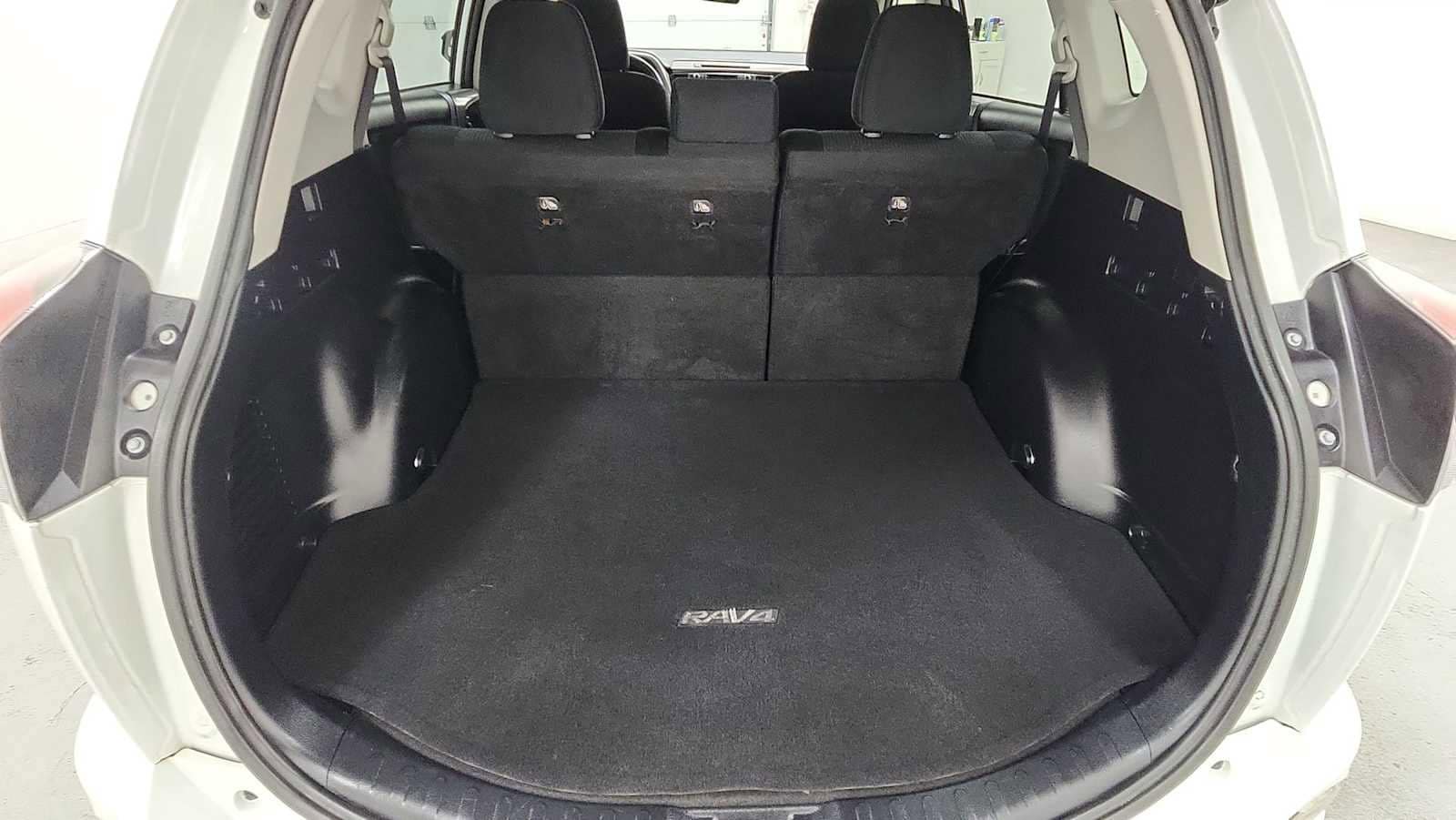 Thumbnail: 2017 Toyota RAV4 - 26