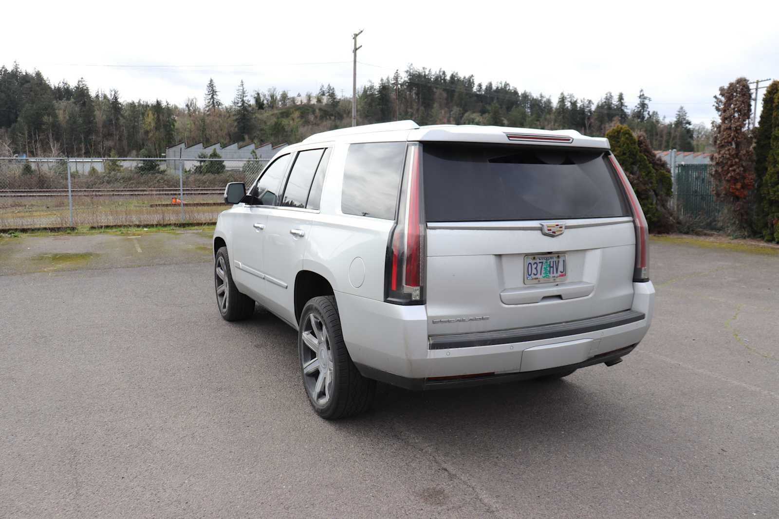 Thumbnail: 2016 Cadillac Escalade - 7