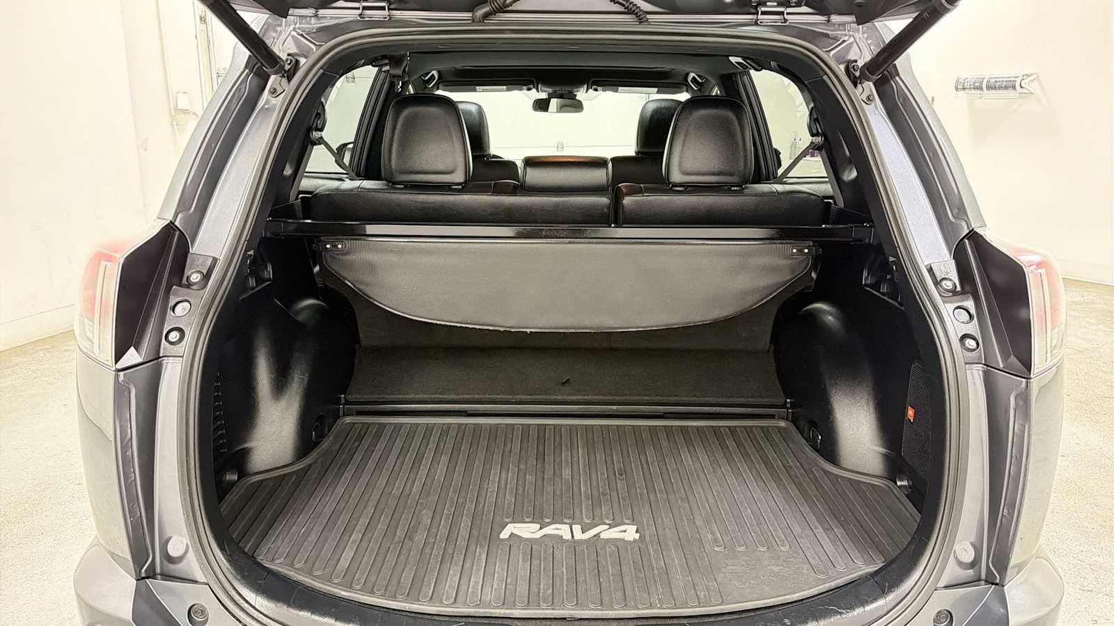 Thumbnail: 2017 Toyota RAV4 - 27