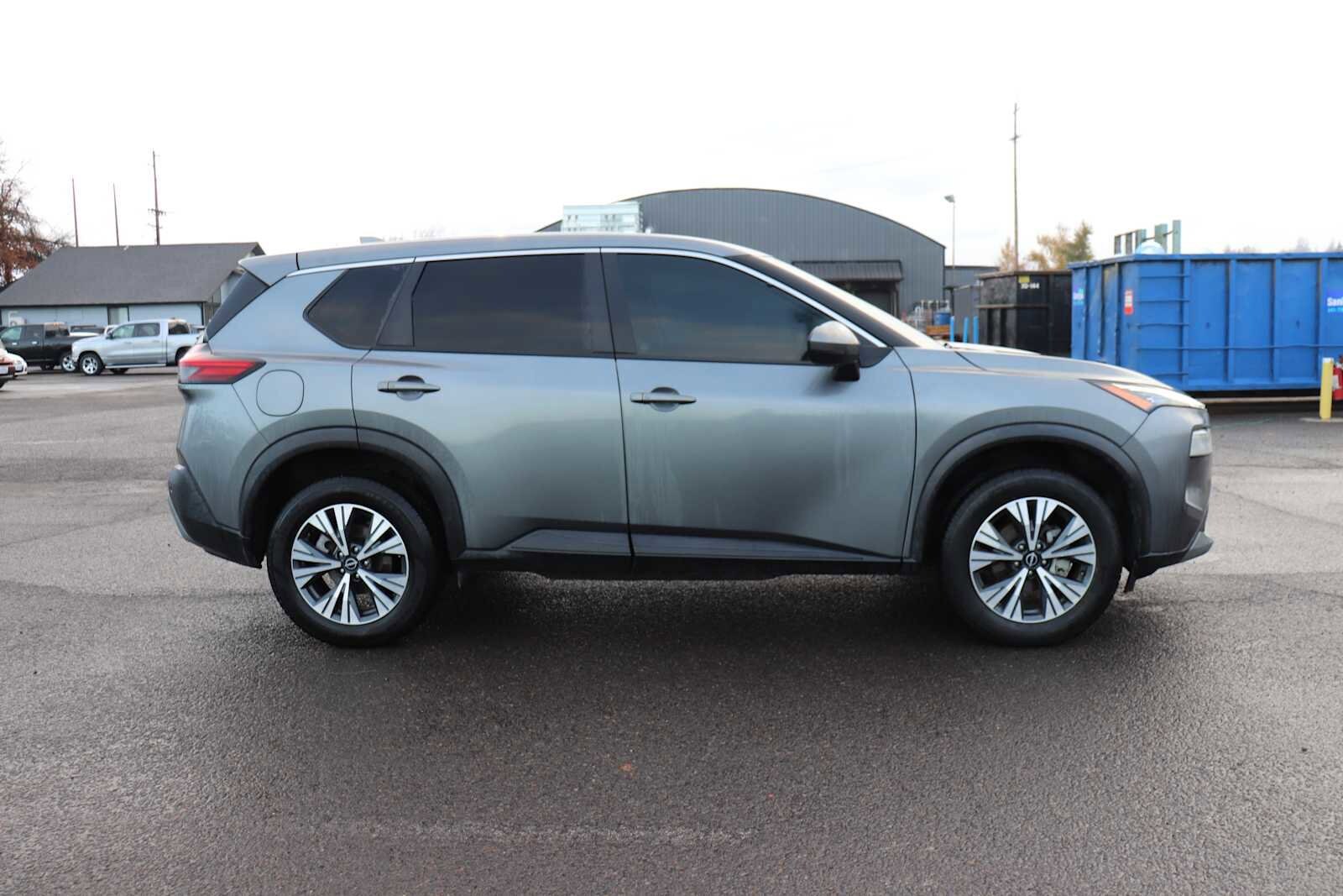 2022 Nissan Rogue SV photo 3