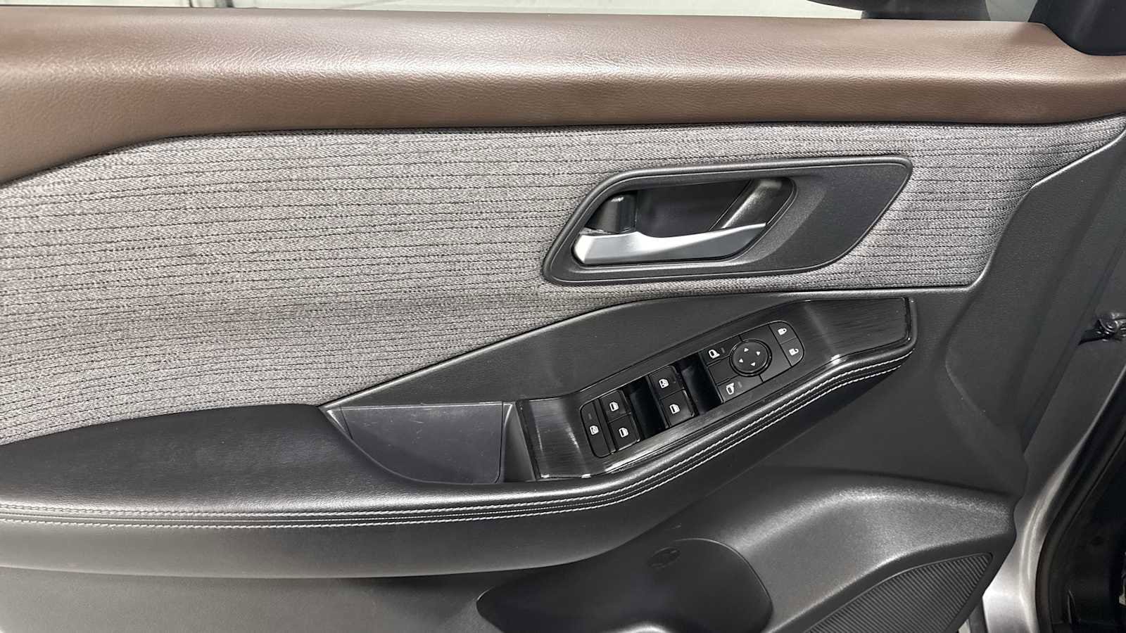 Thumbnail: 2022 Nissan Rogue - 15