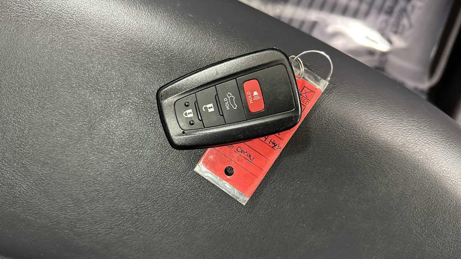 Thumbnail: 2021 Toyota RAV4 - 31