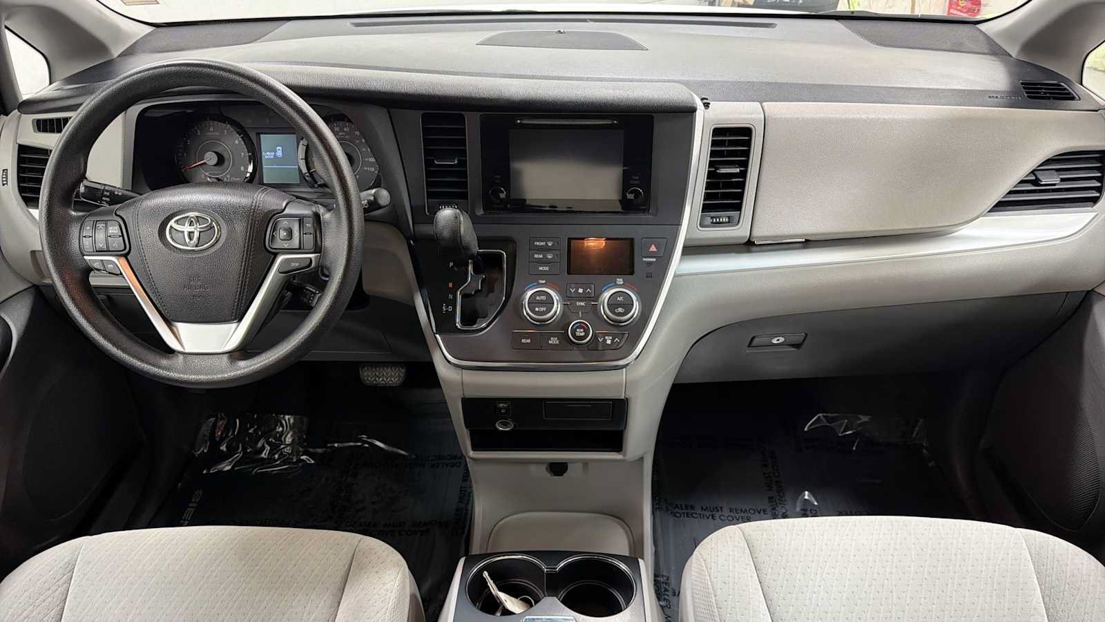 Thumbnail: 2015 Toyota Sienna - 25