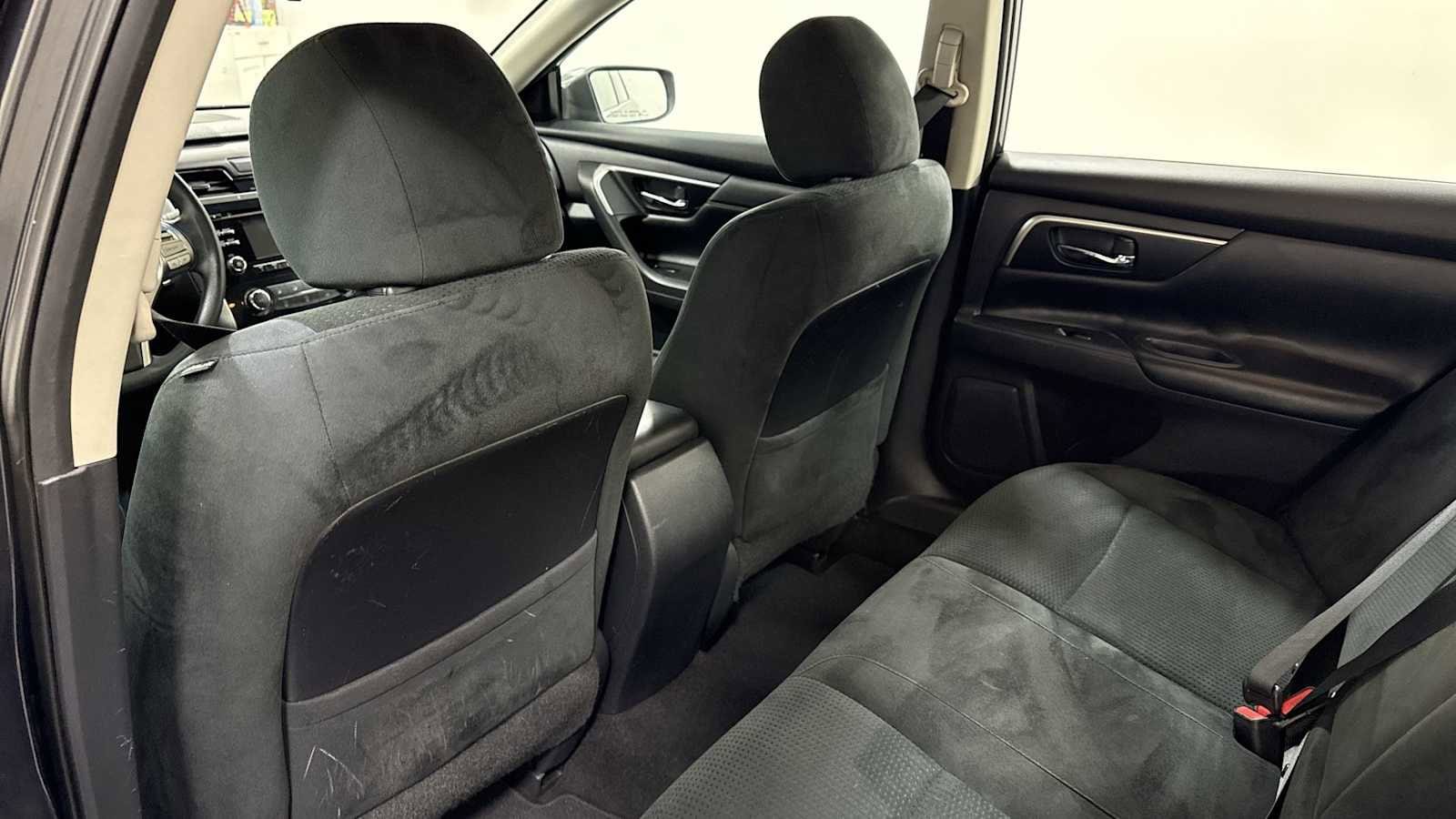 Thumbnail: 2015 Nissan Altima - 24