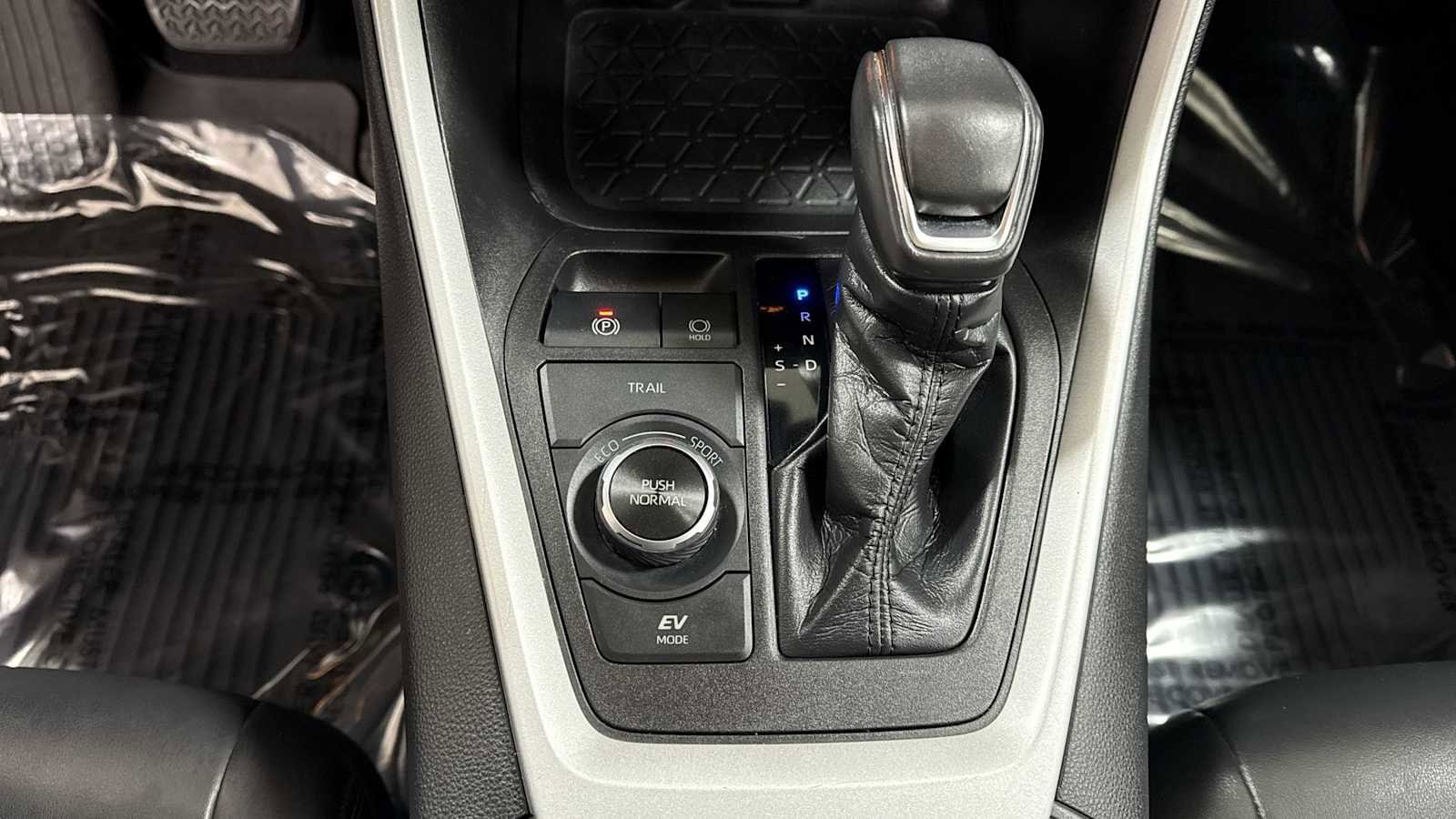 Thumbnail: 2021 Toyota RAV4 - 21