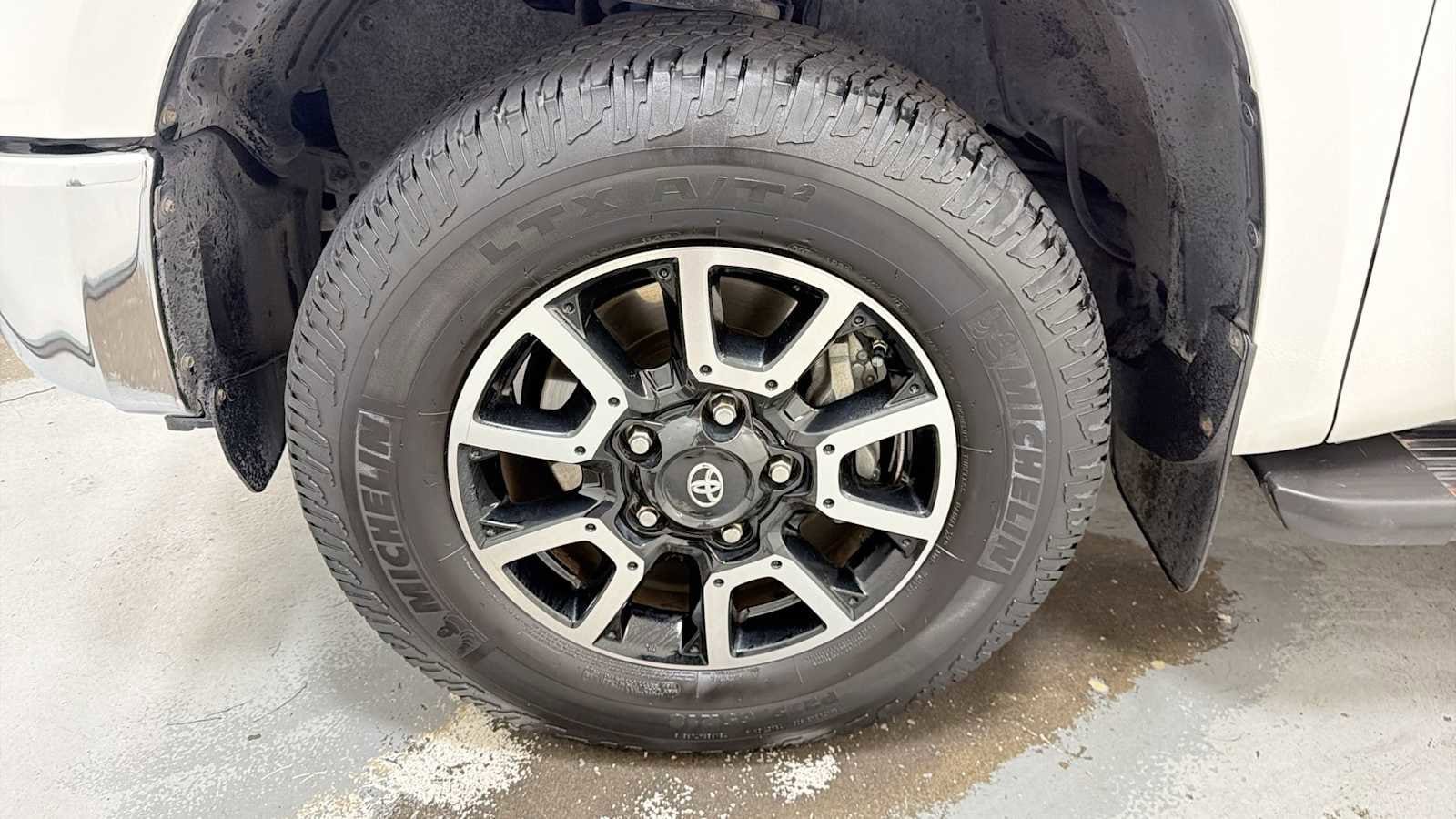 Thumbnail: 2018 Toyota Tundra - 10