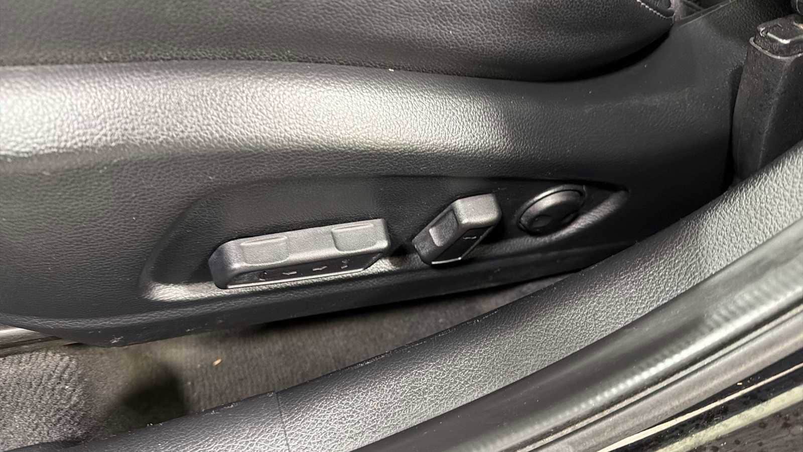 Thumbnail: 2017 Kia Forte - 14